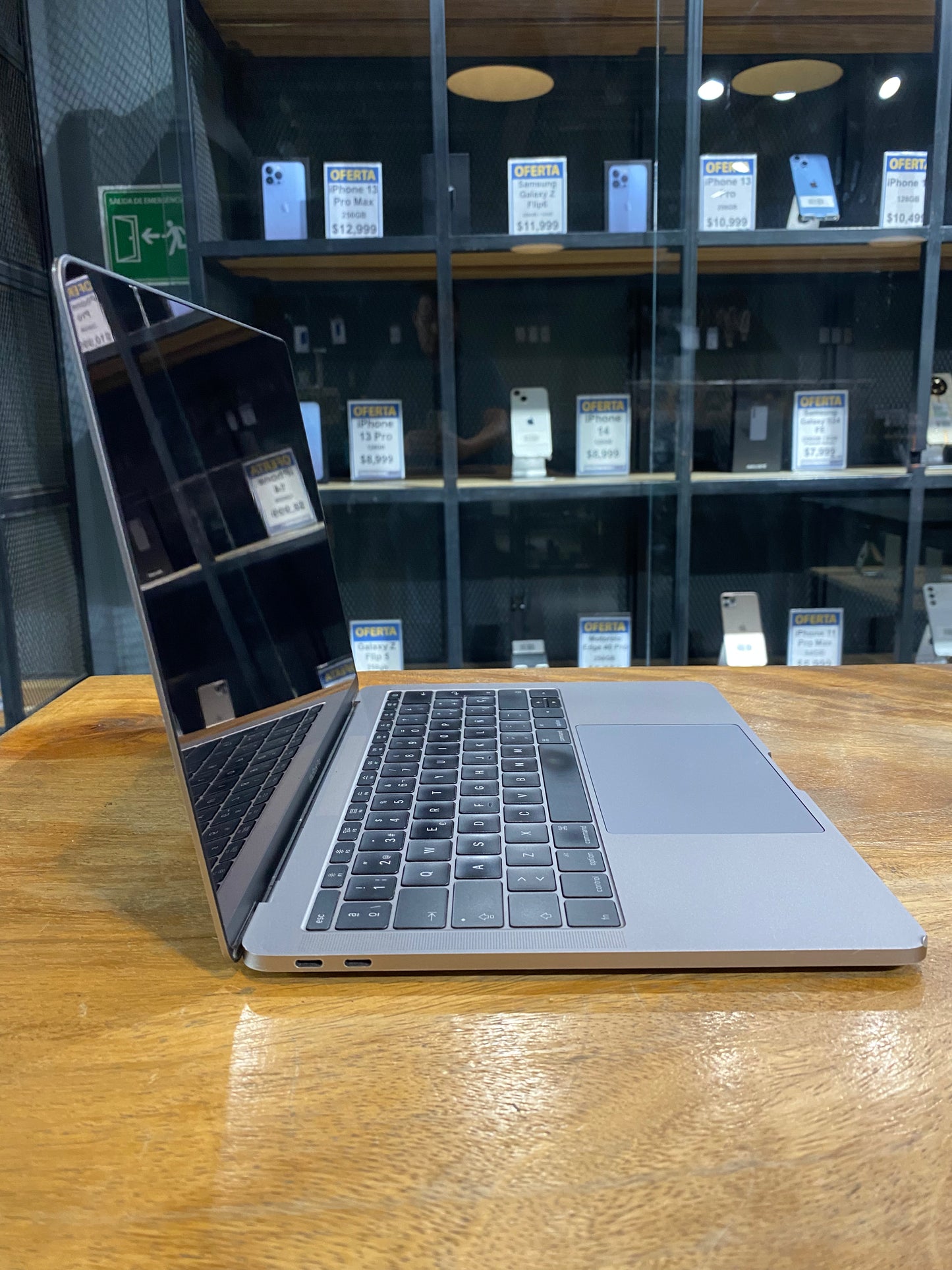 MacBook Pro 13" 2016 256GB / 8GB RAM (Producto Unico)