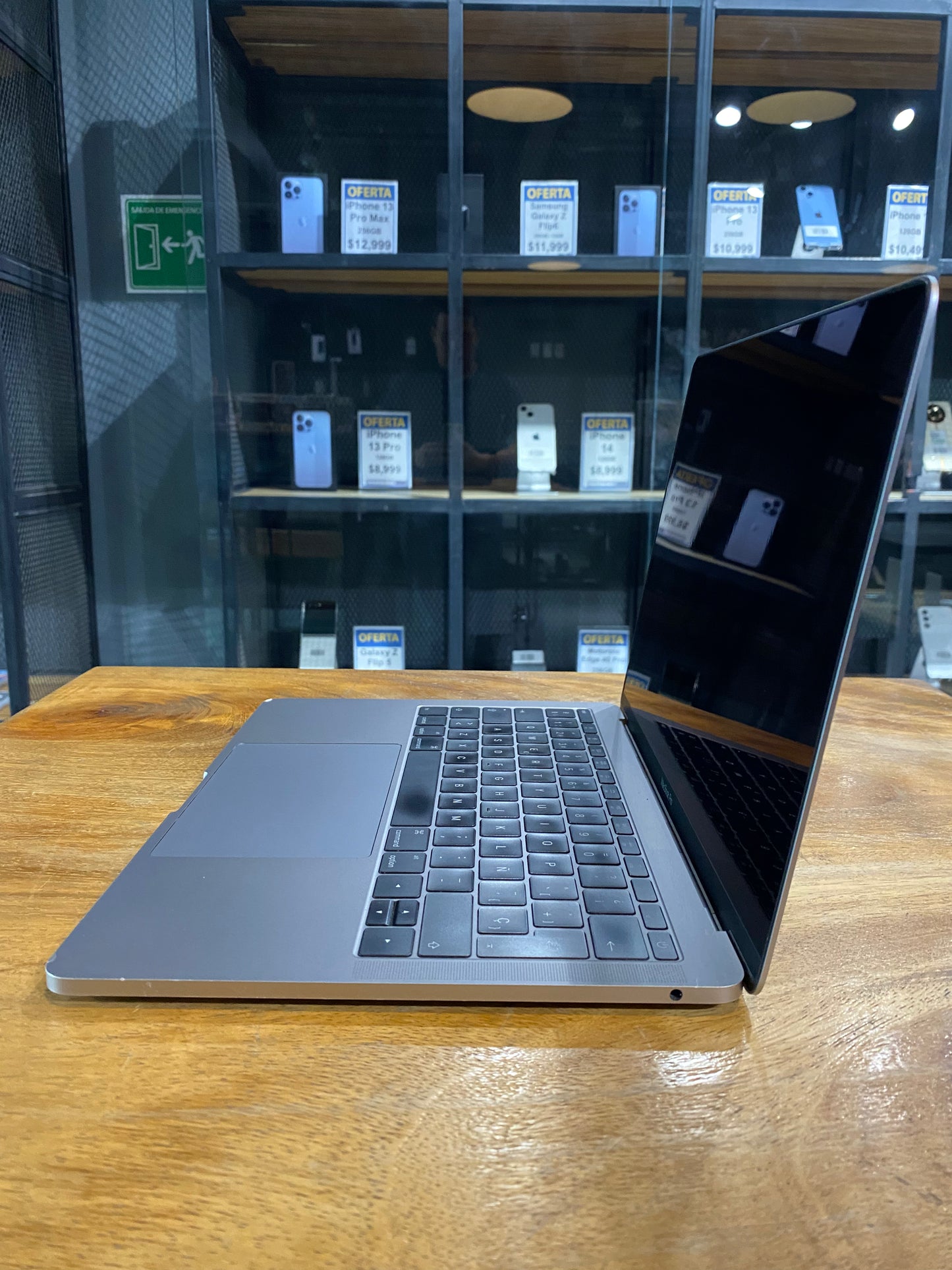 MacBook Pro 13" 2016 256GB / 8GB RAM (Producto Unico)