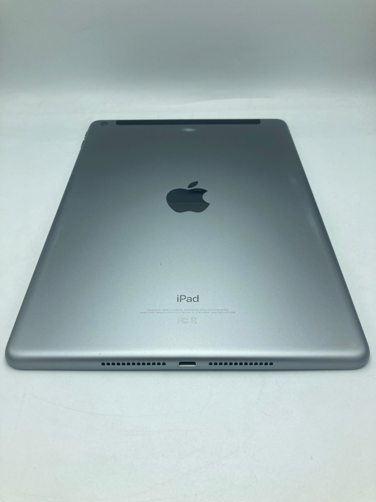 iPad 6th Gen Wifi + Celular 32GB (Producto Único)