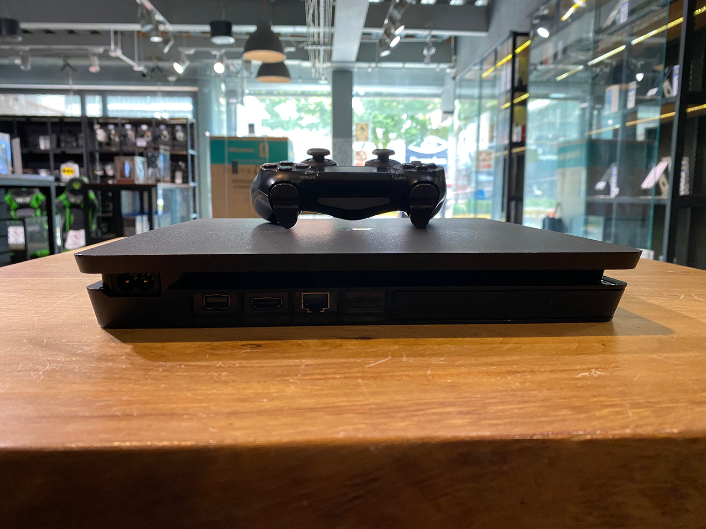 PS4 Slim 1 TB
