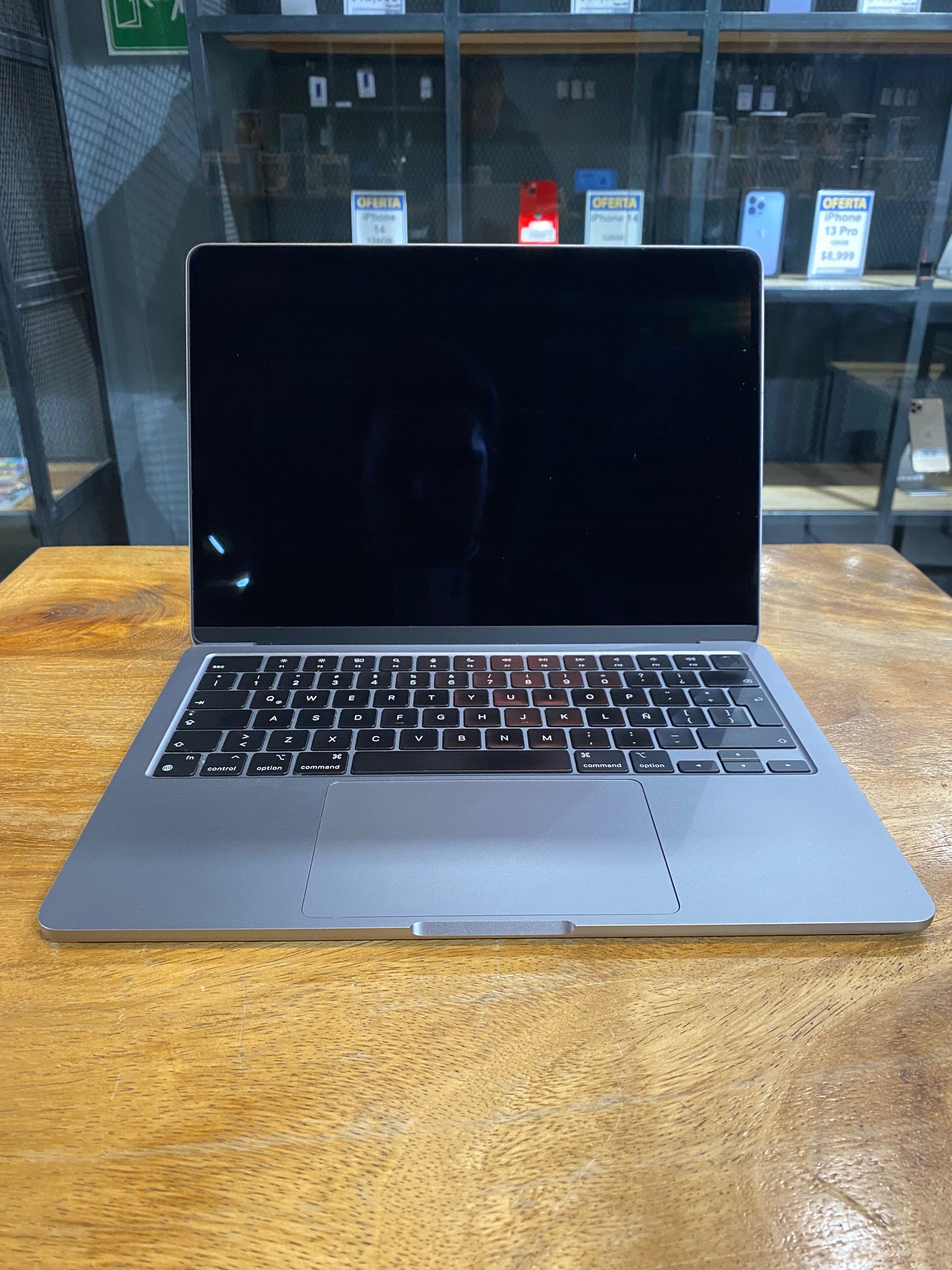 MacBook Air 2022 13.6" M2 (Producto Único)