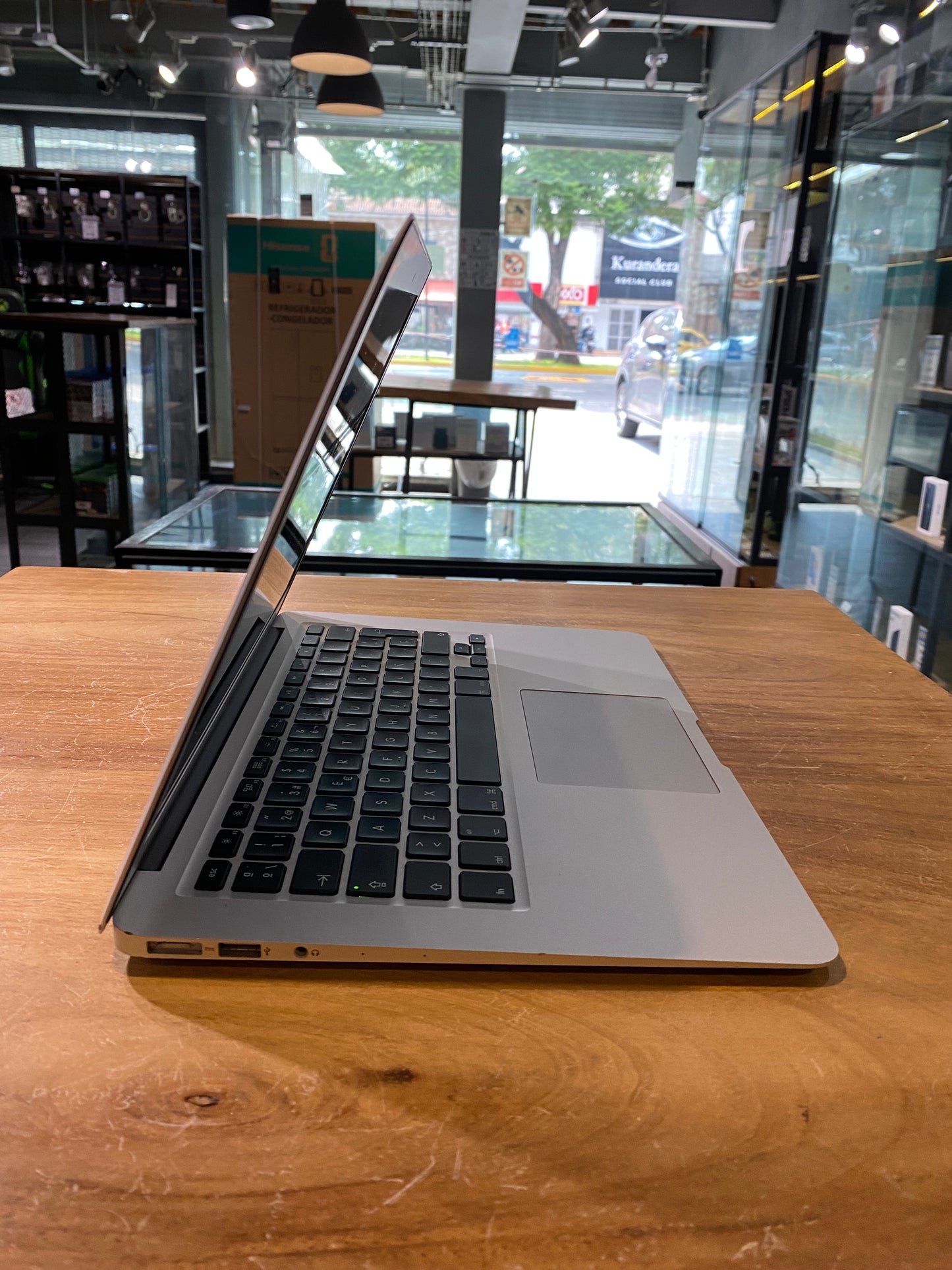 Apple Macbook Air