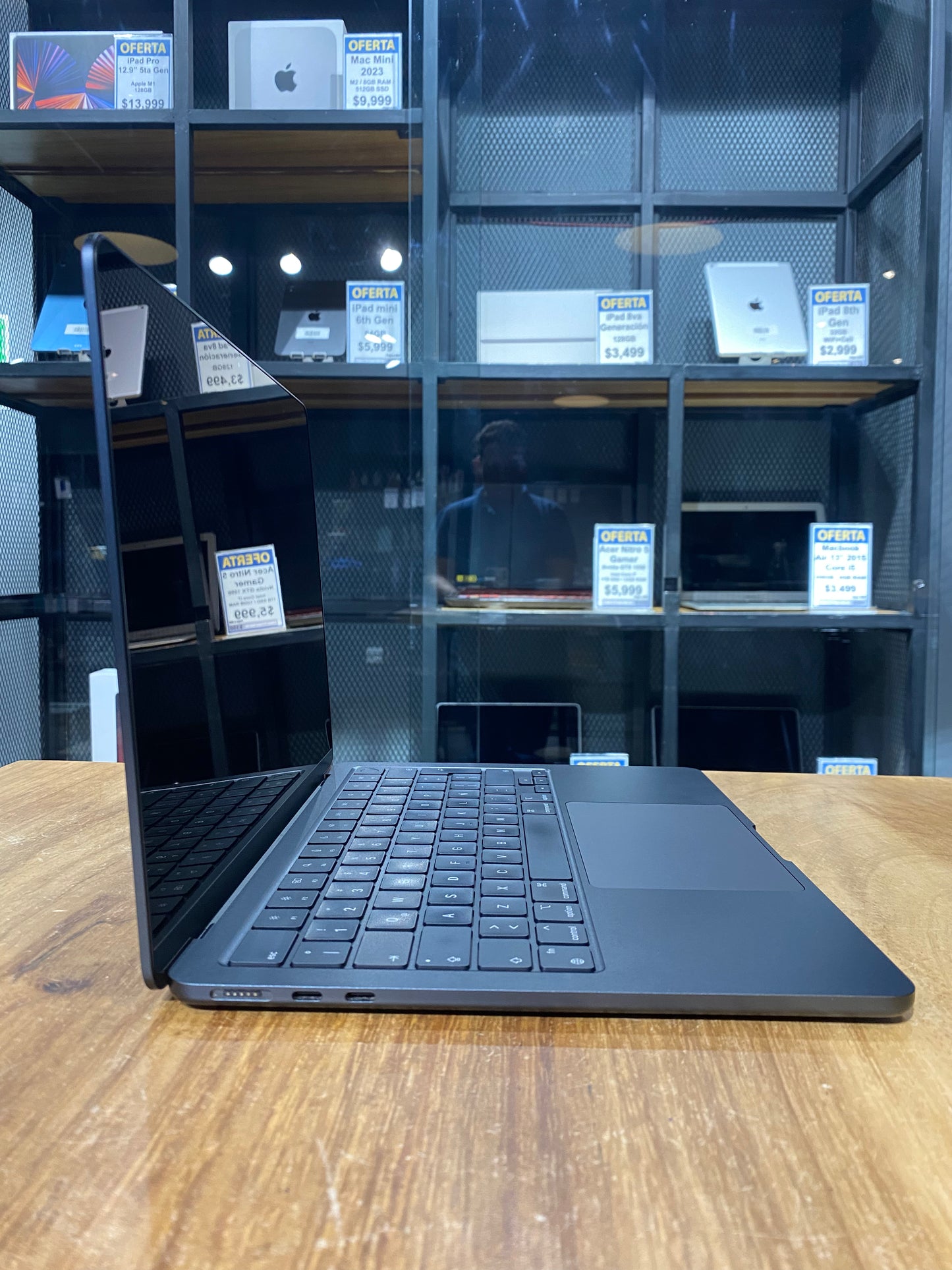 MacBook Air 13" 2024 M3 (Producto Unico)