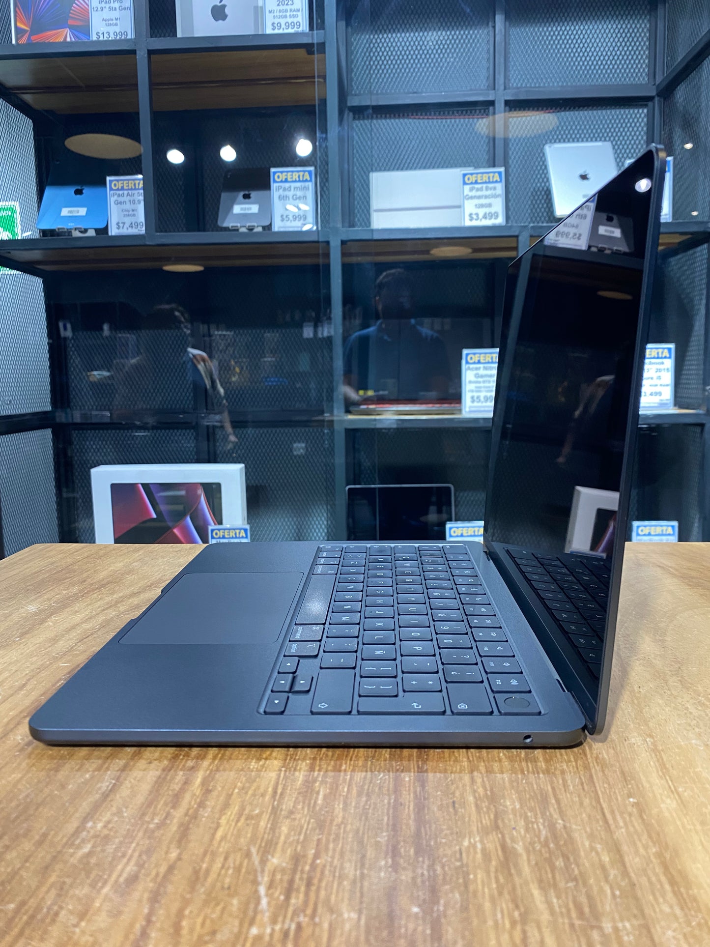 MacBook Air 13" 2024 M3 (Producto Unico)