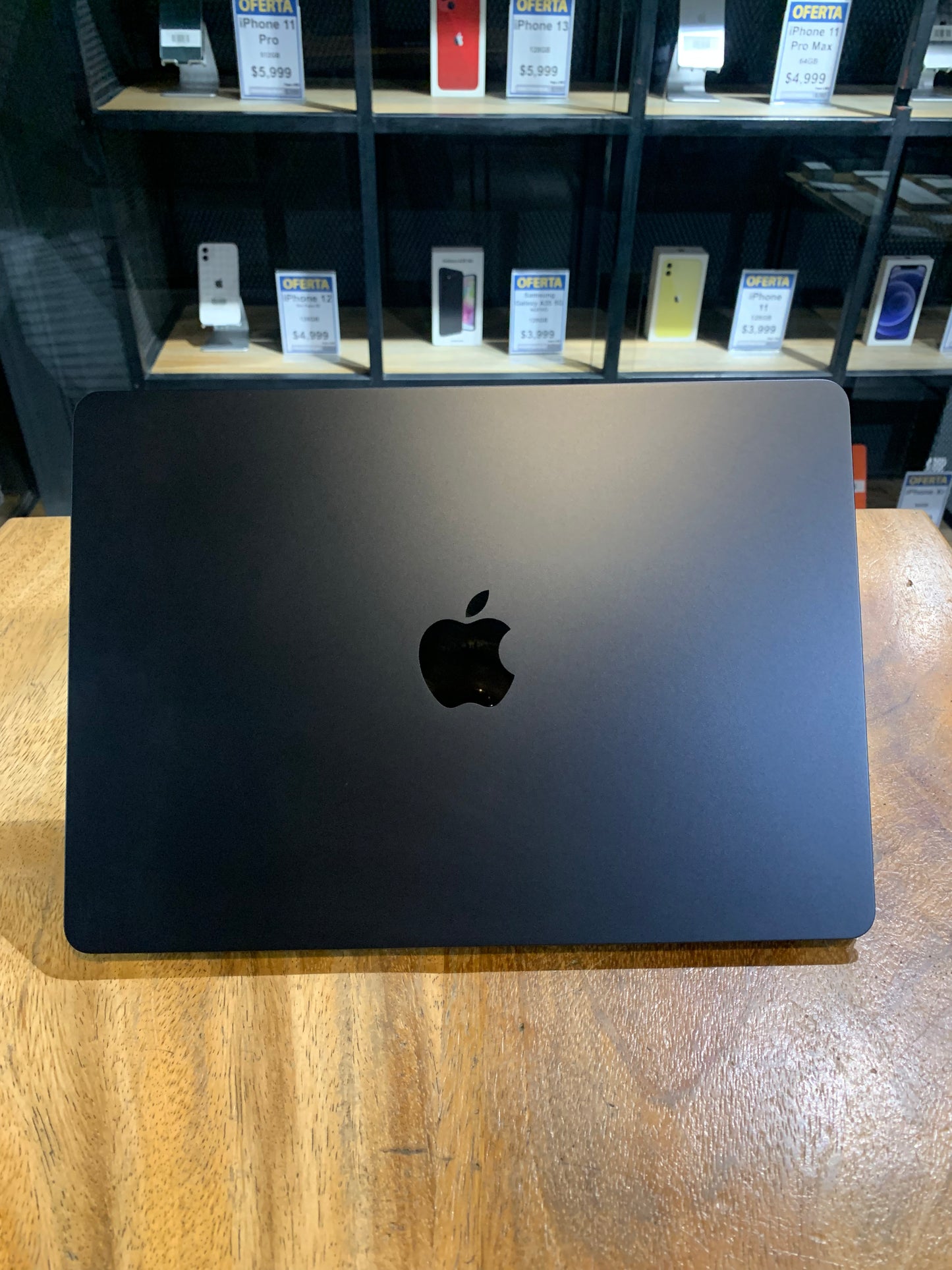 Macbook Air 13" M2 2022 16GB / 256GB (Producto Único)