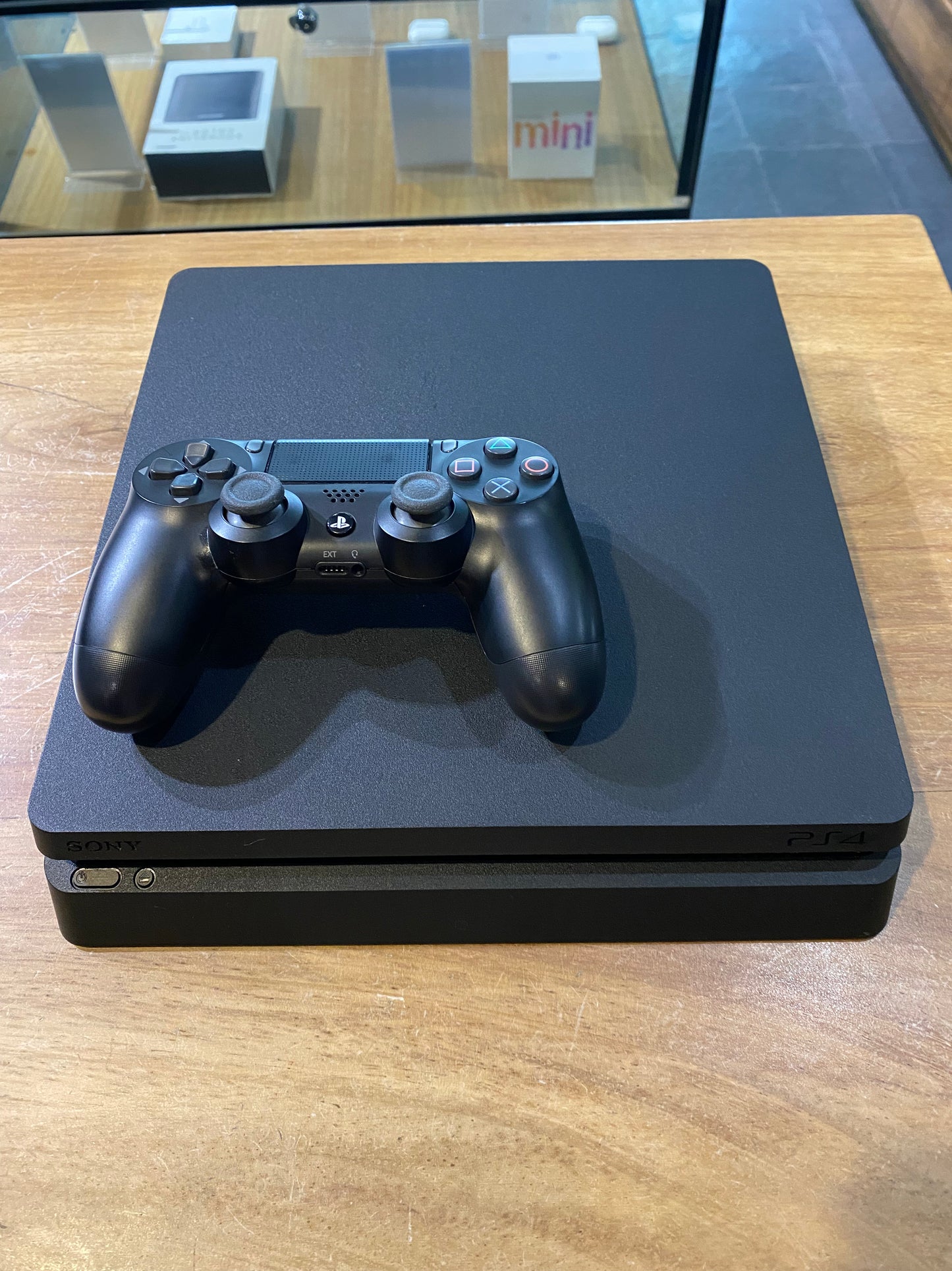 Play Station 4 Slim 1TB