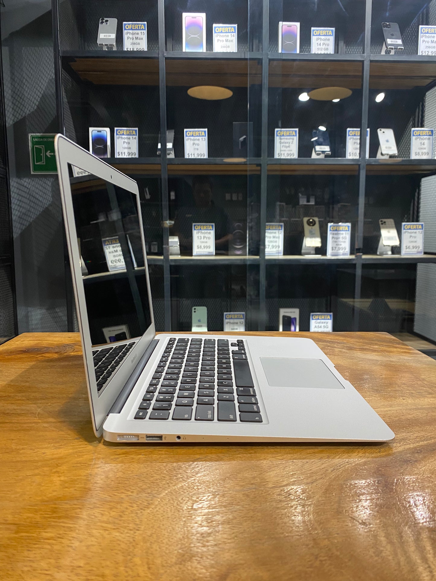 MacBook Air 13" 2017 128GB (Producto Unico)
