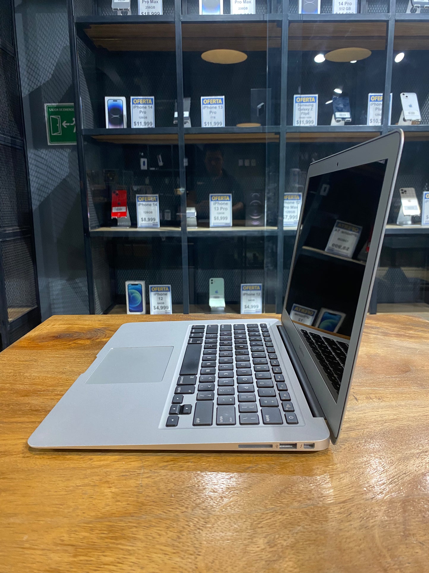 MacBook Air 13" 2017 128GB (Producto Unico)