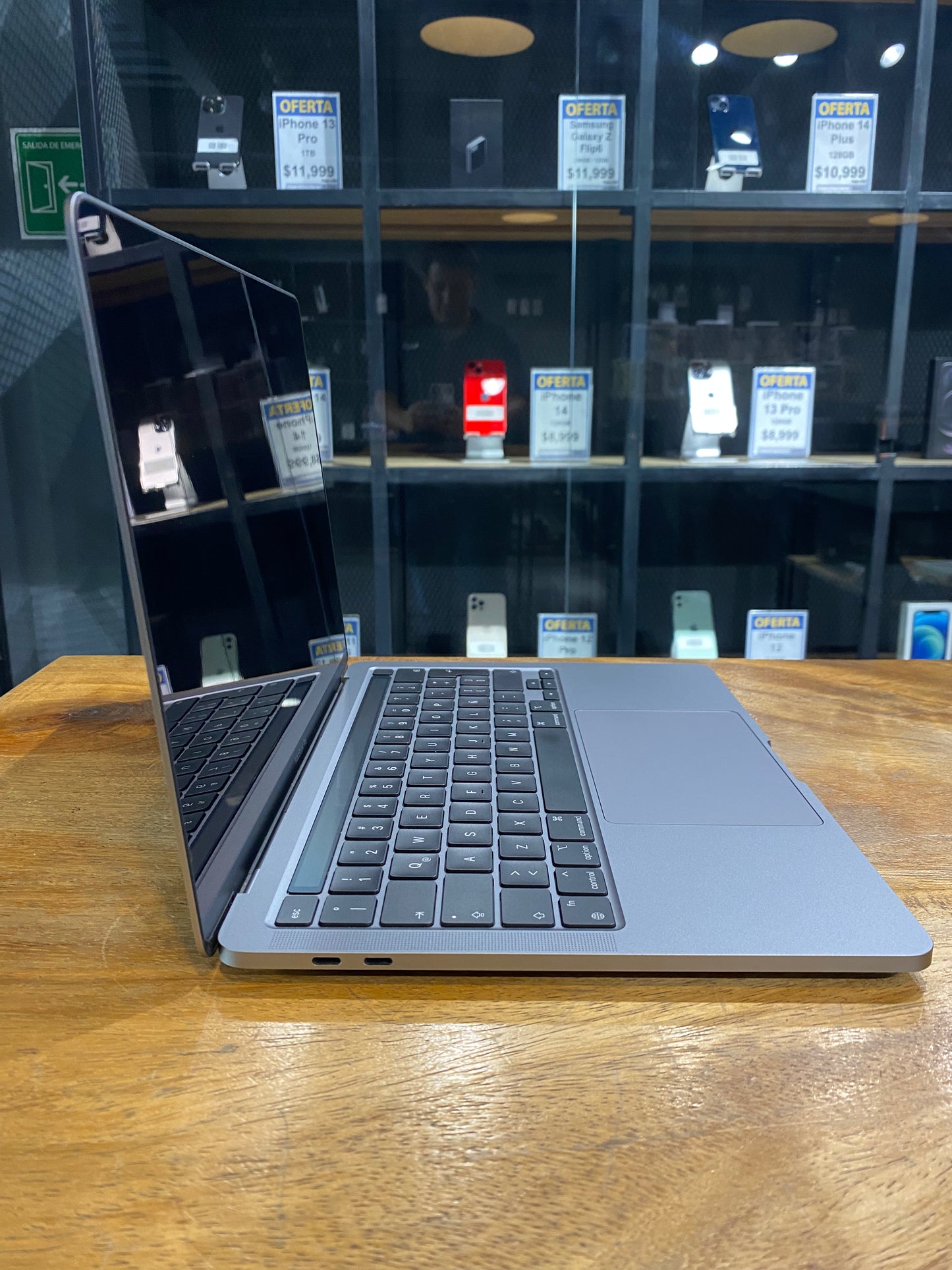 MacBook Pro 13" M2 2022 512GB (Producto Unico)