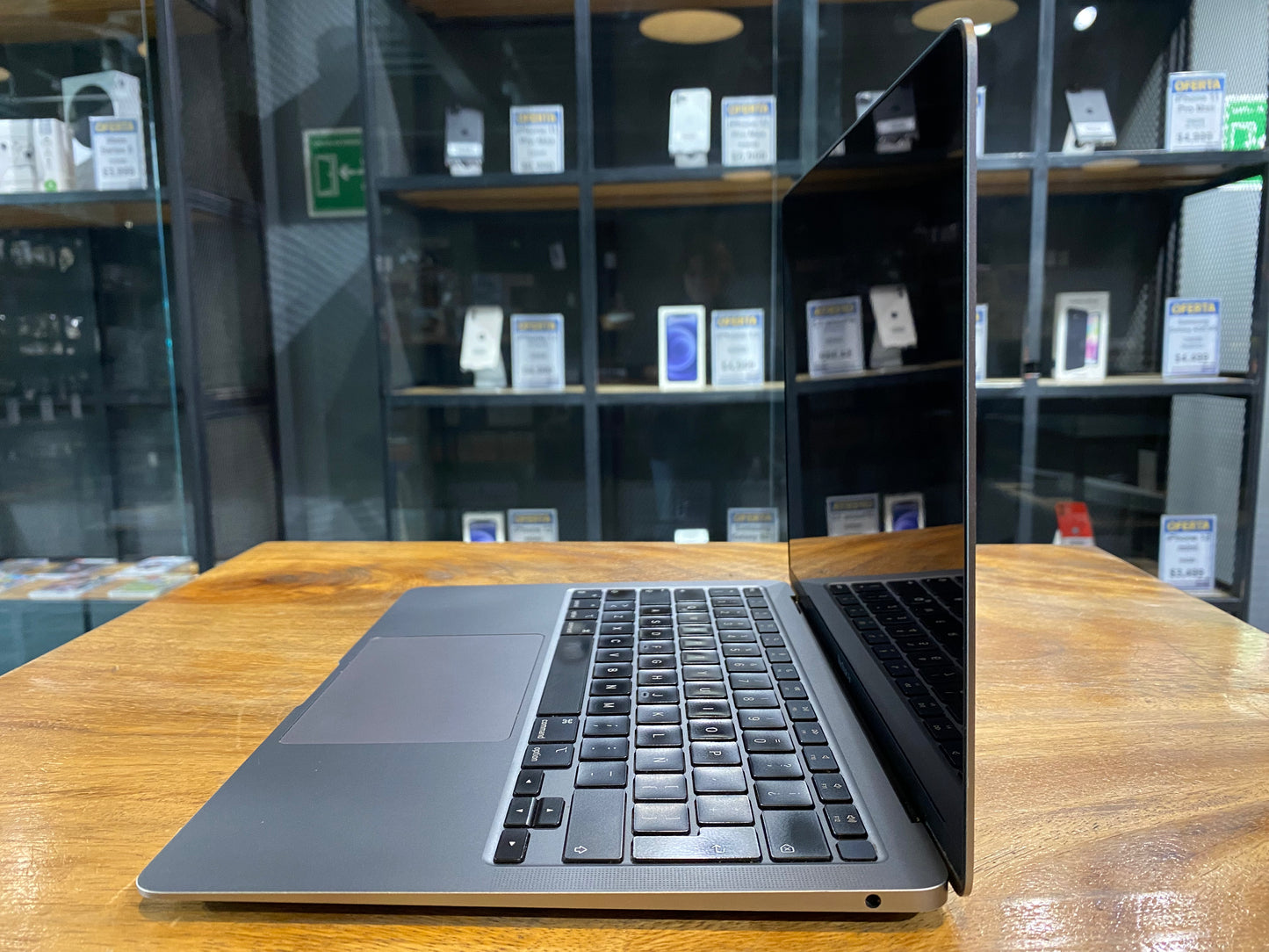 MacBook Air 13" M1 2020 256GB / 8GB (Producto Único)