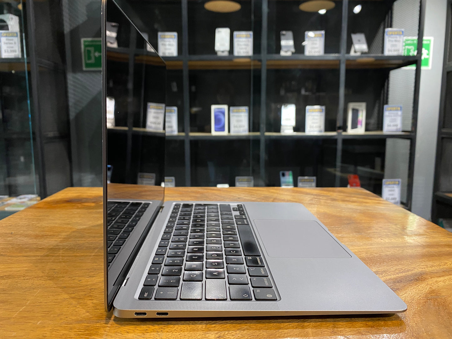 MacBook Air 13" M1 2020 256GB / 8GB (Producto Único)