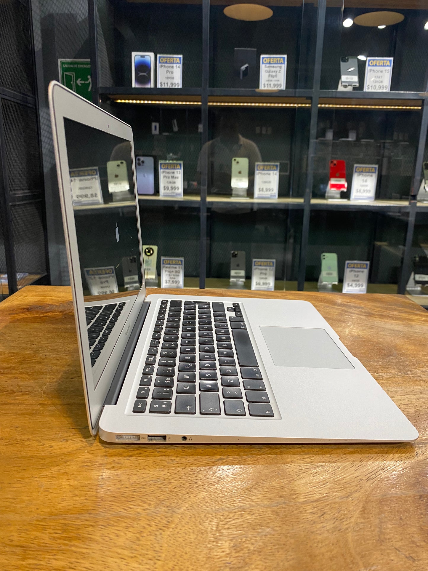 MacBook Air 13" 2015 128GB (Producto Unico)