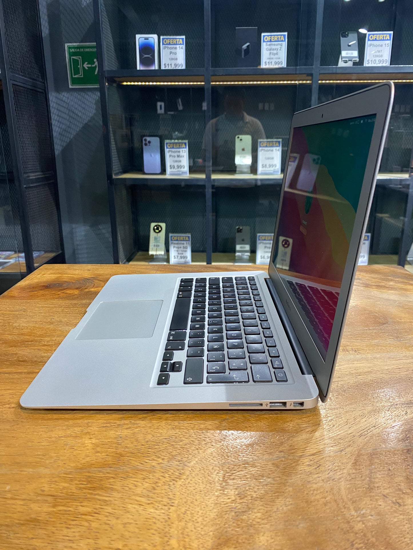 MacBook Air 13" 2015 128GB (Producto Unico)