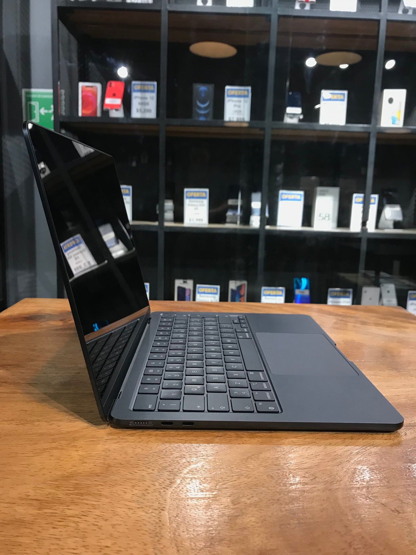 MacBook Air 13" M2 2022 (Producto Unico)