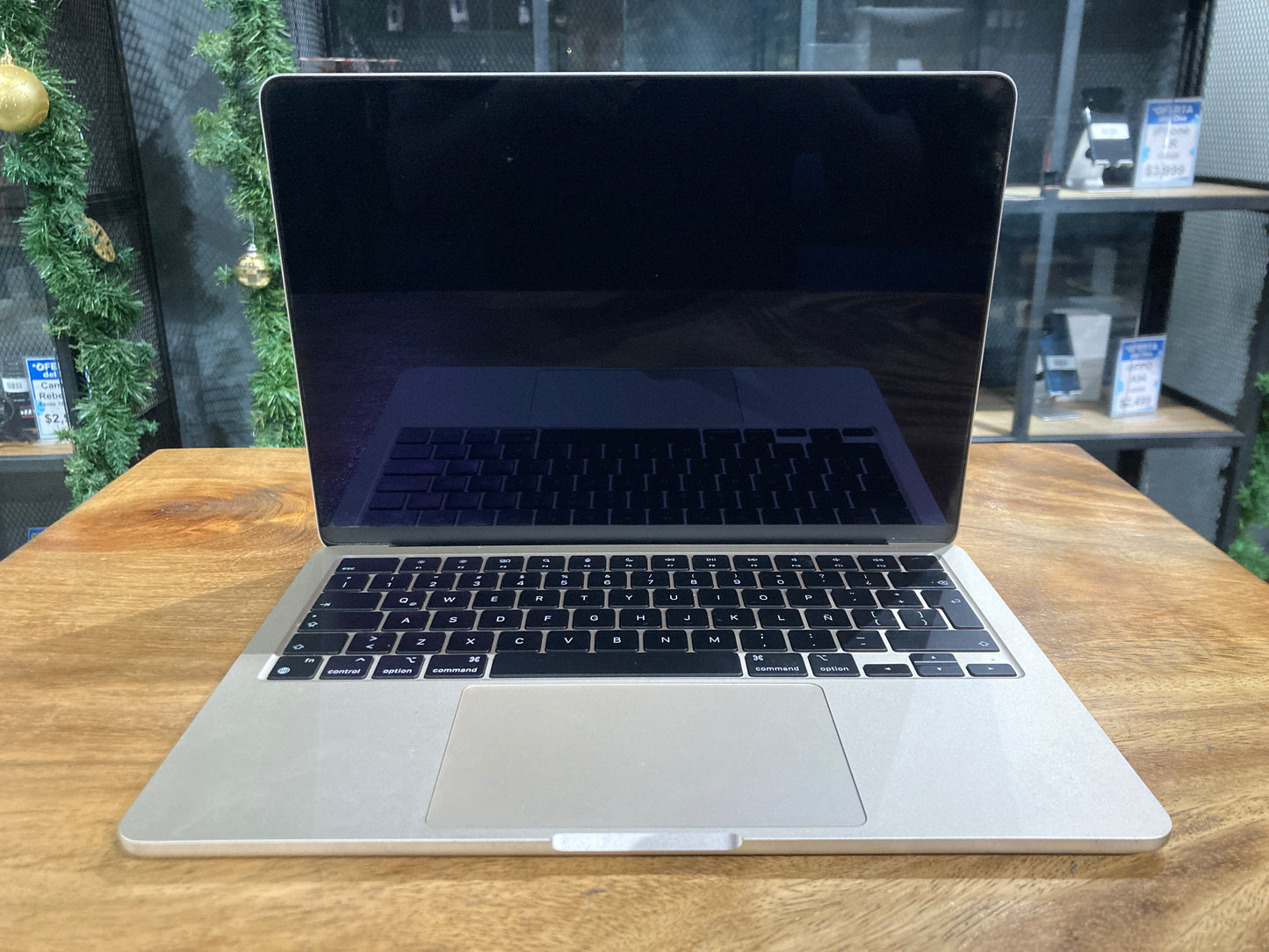 Macbook Air 13" M2 256GB (Producto Unico)