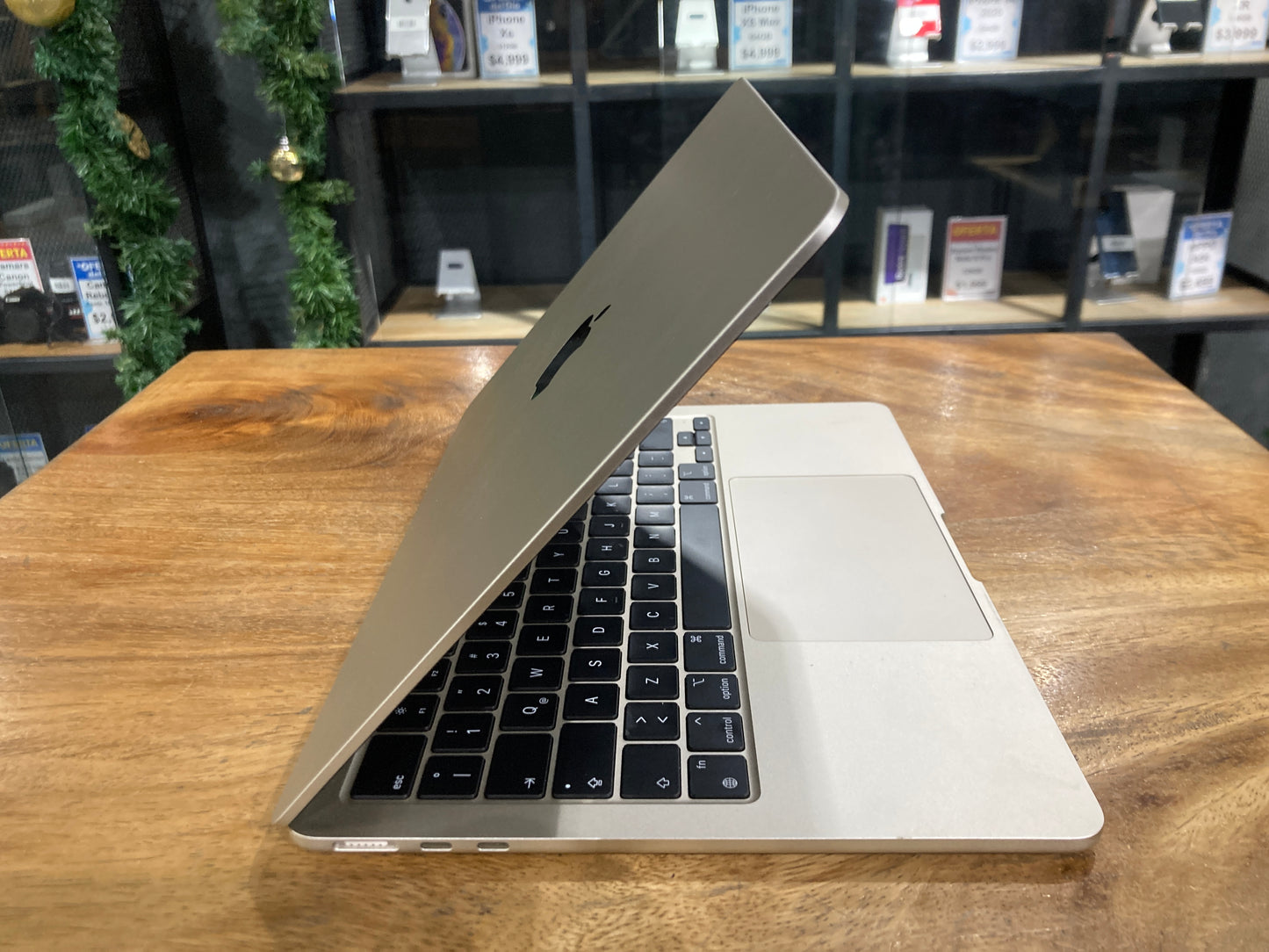 Macbook Air 13" M2 256GB (Producto Unico)