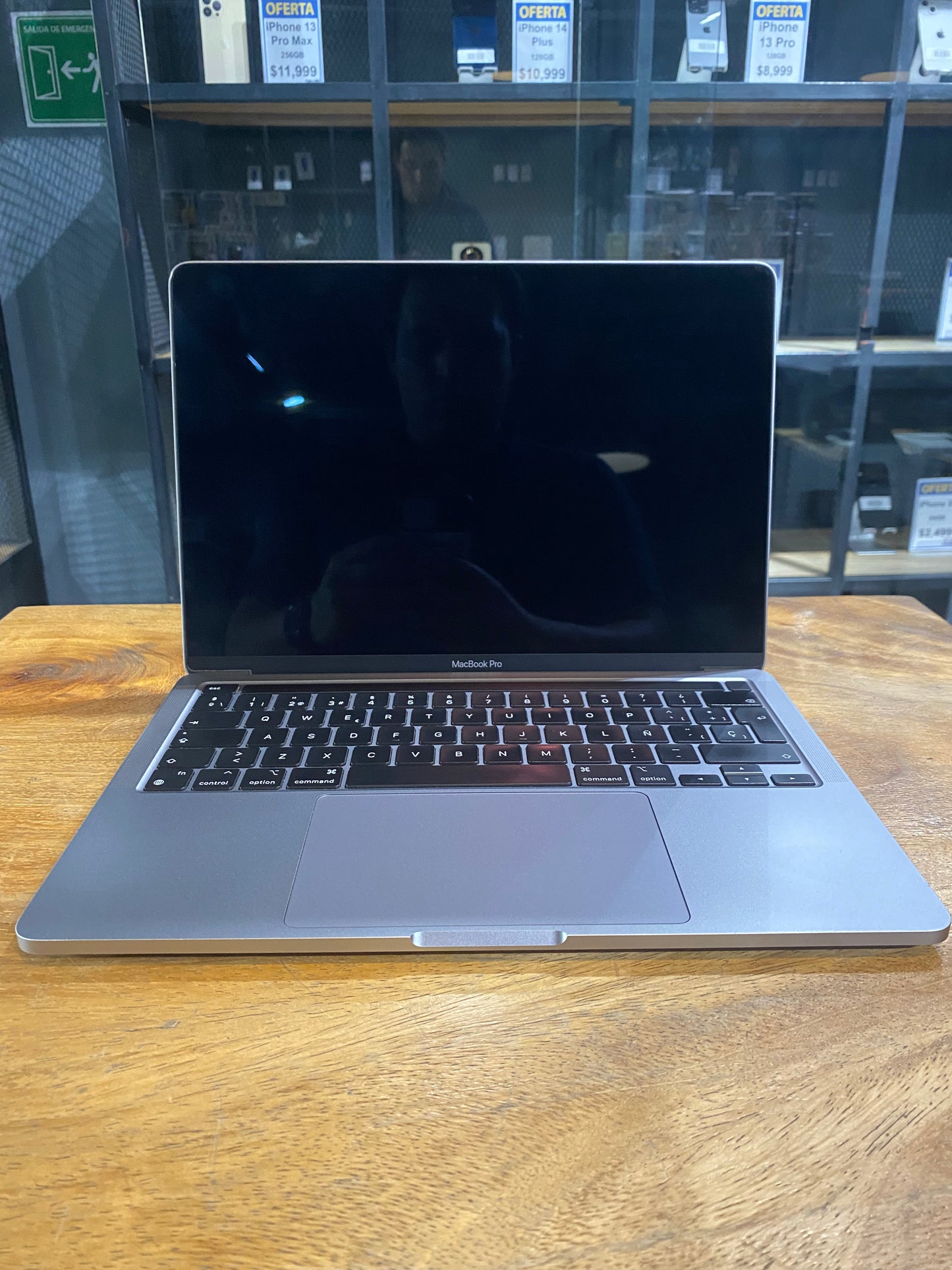 MacBook Pro 13" 2020 M1 256GB (Producto Unico)