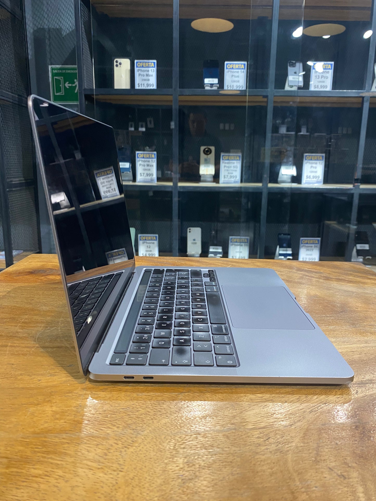 MacBook Pro 13" 2020 M1 256GB (Producto Unico)