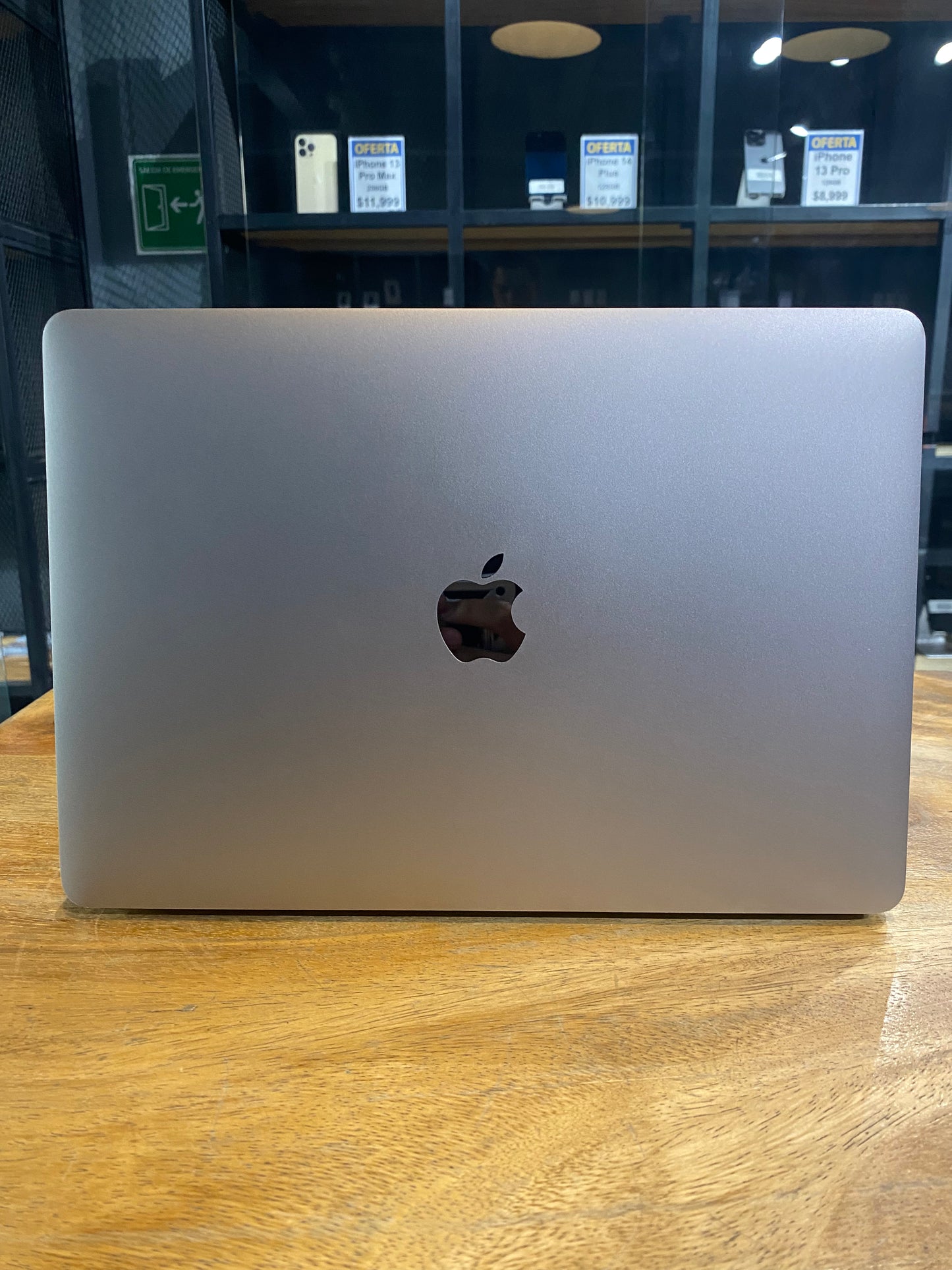 MacBook Pro 13" 2020 M1 256GB (Producto Unico)