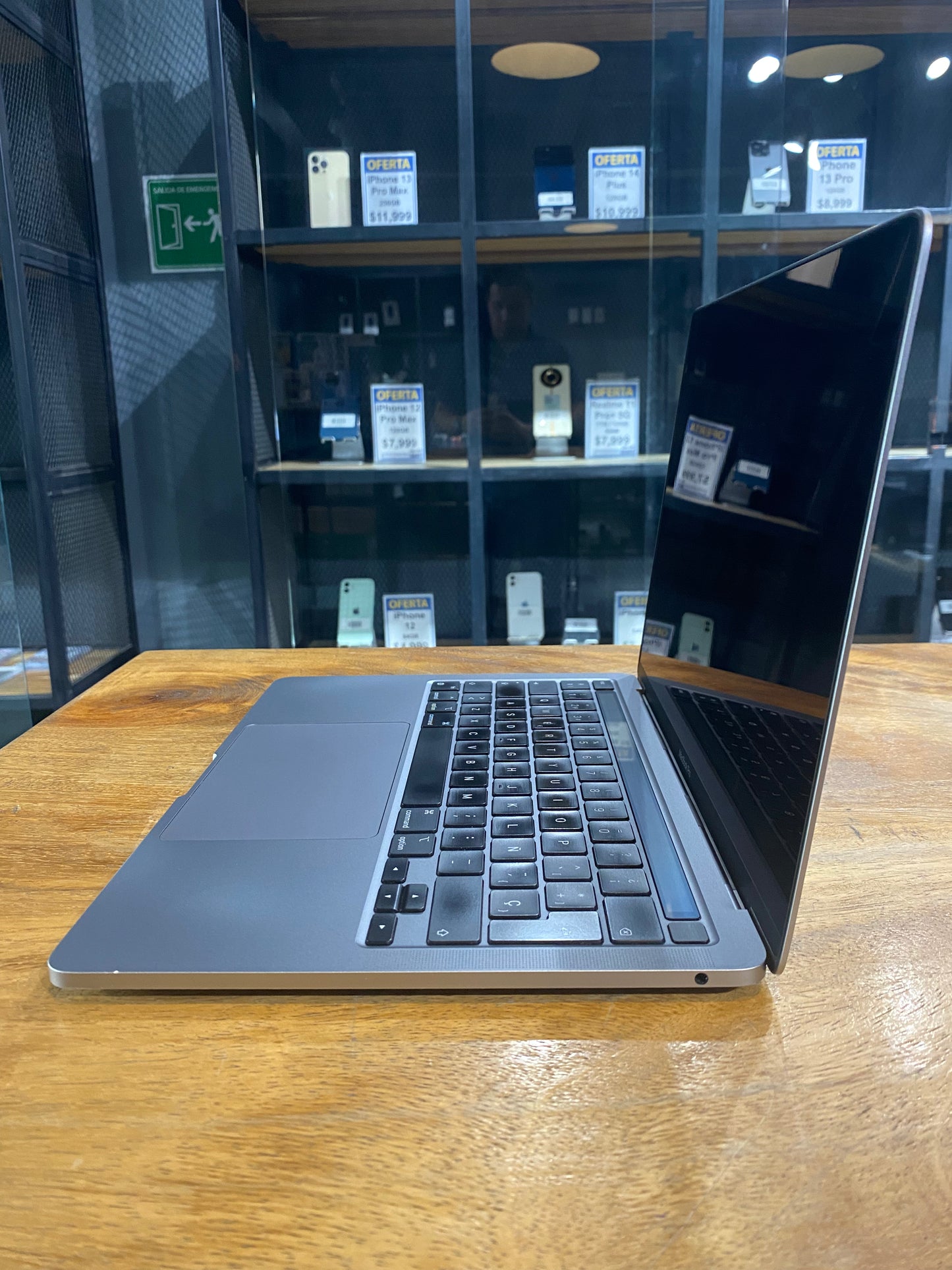 MacBook Pro 13" 2020 M1 256GB (Producto Unico)