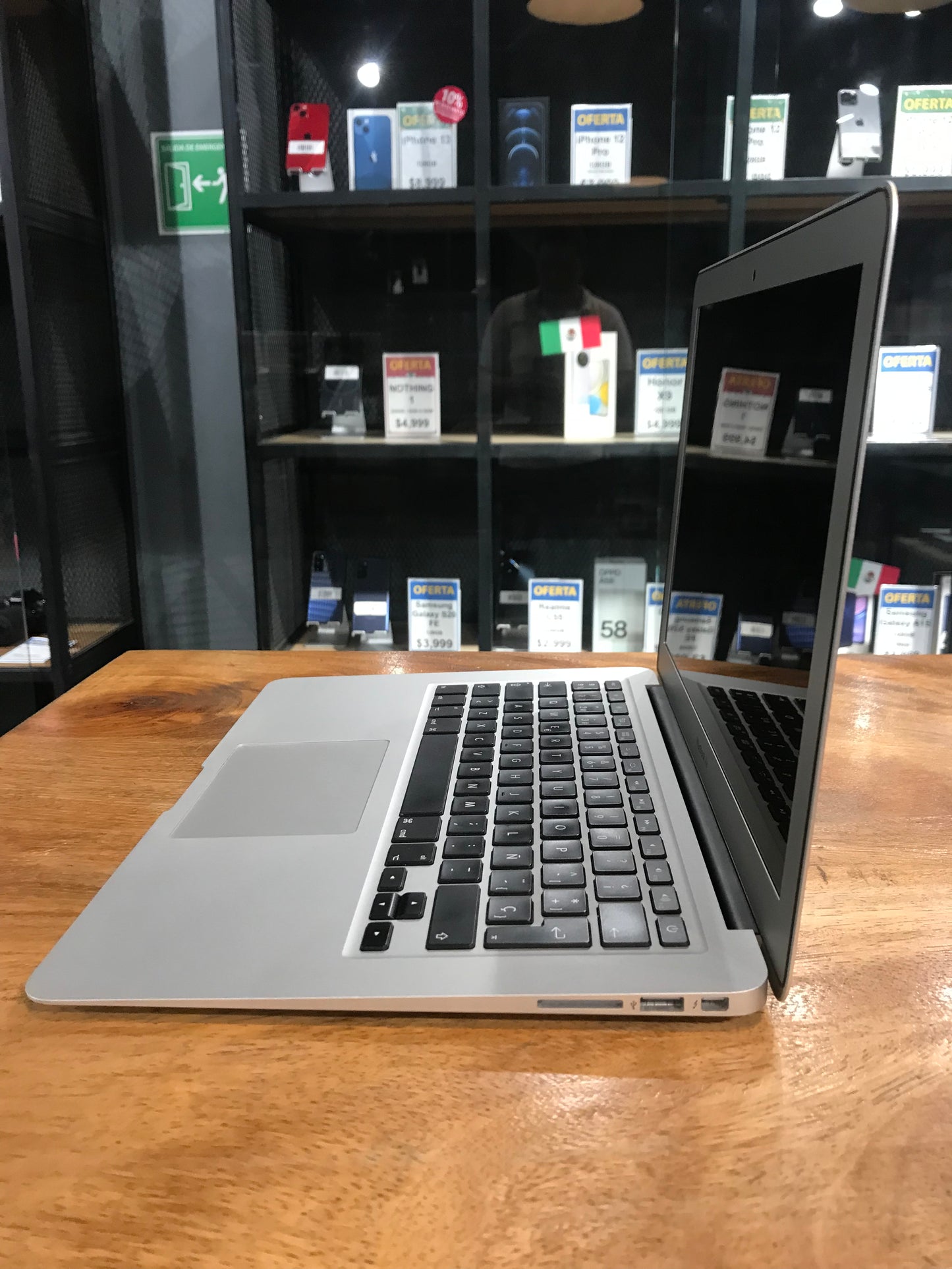 MacBook Air 13 Pulgadas 2015 (Producto unico)