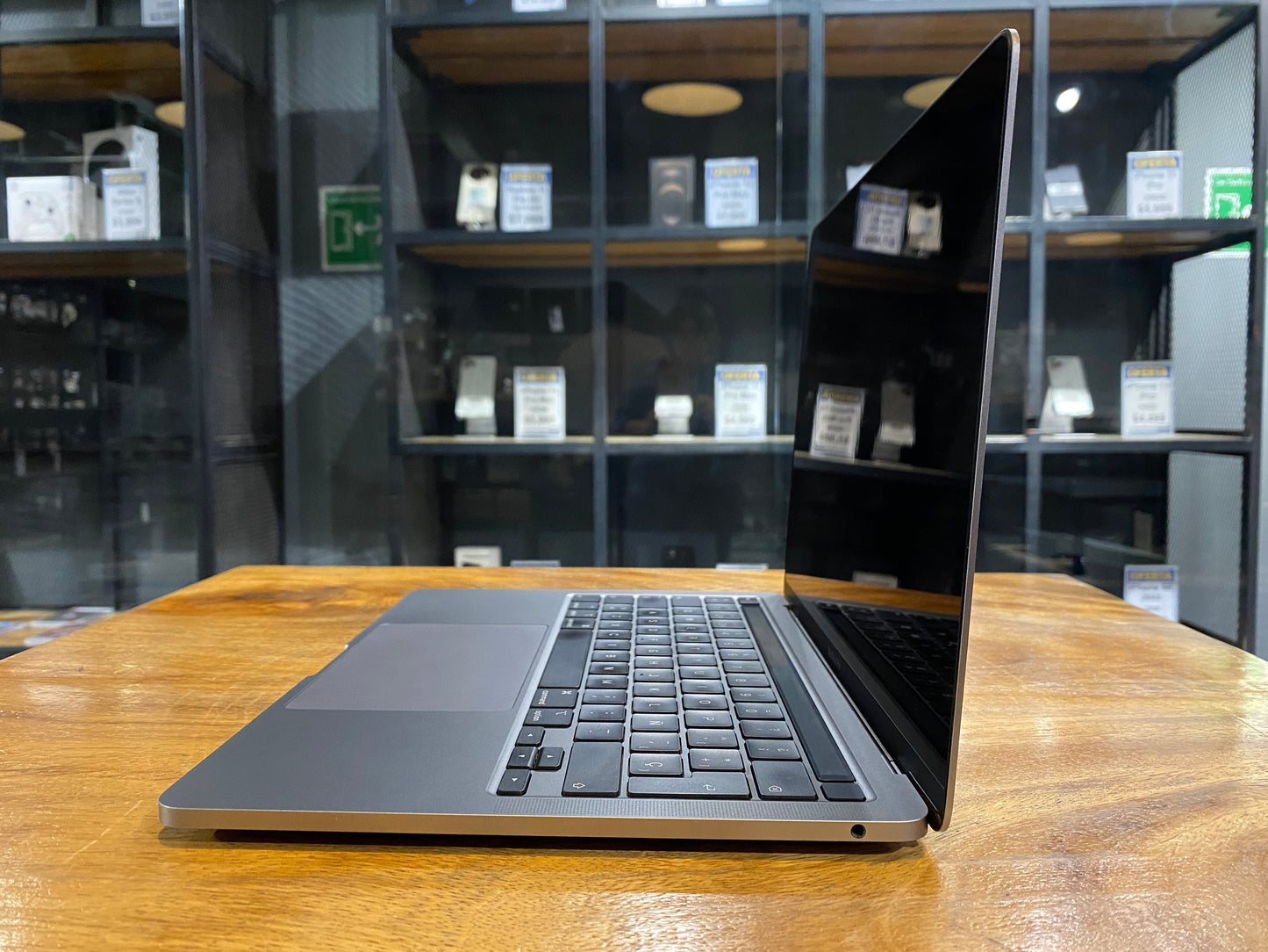 MacBook Pro 13" 2020 256GB / 8GB (Producto Único)