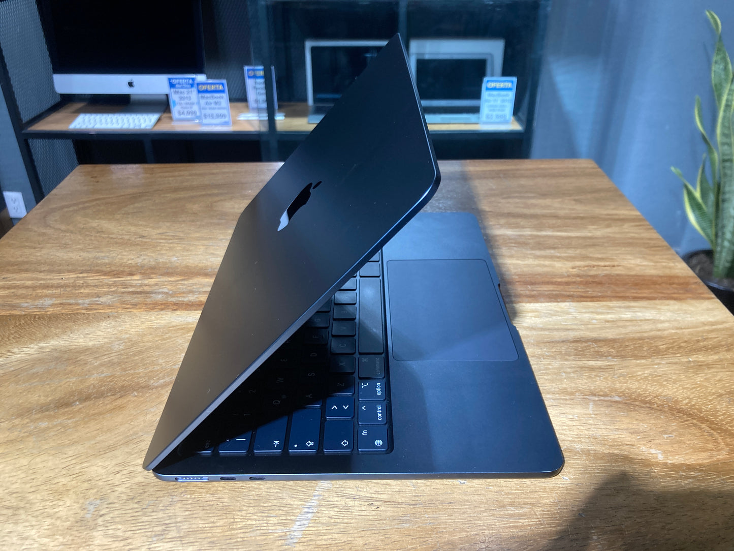 MacBook Air 13" 2022 M2 (Producto Único)