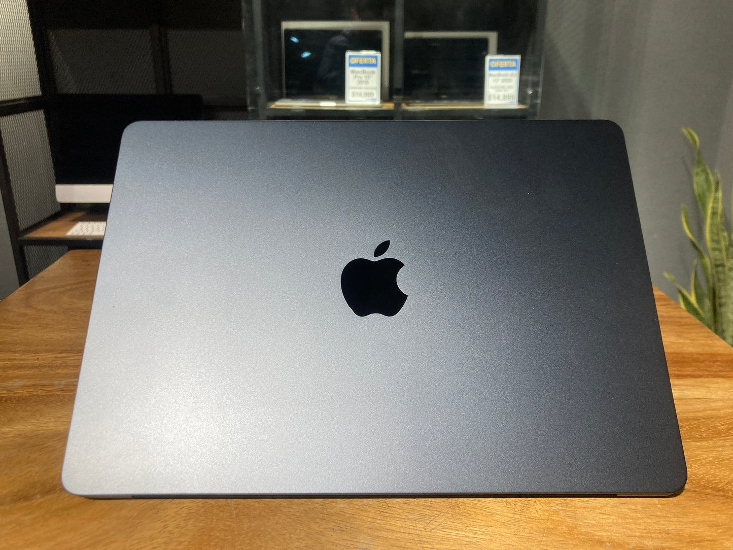 MacBook Air 13" 2022 M2 (Producto Único)