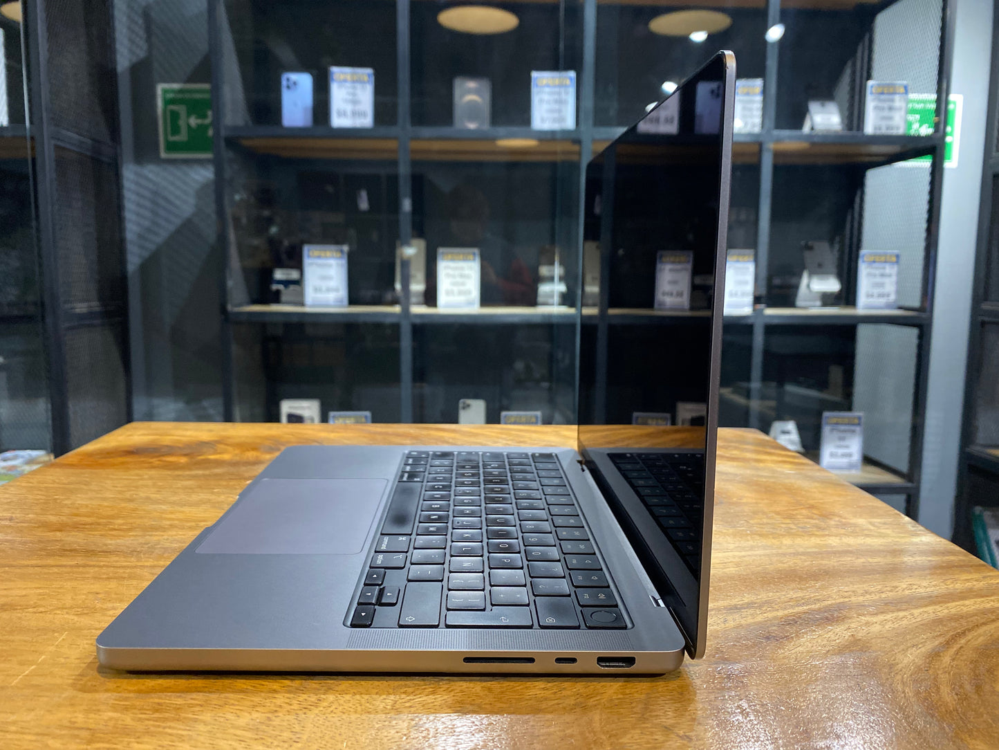 MacBook Pro 14" 2021 M1 Pro 16GB / 1TB (Producto Único)