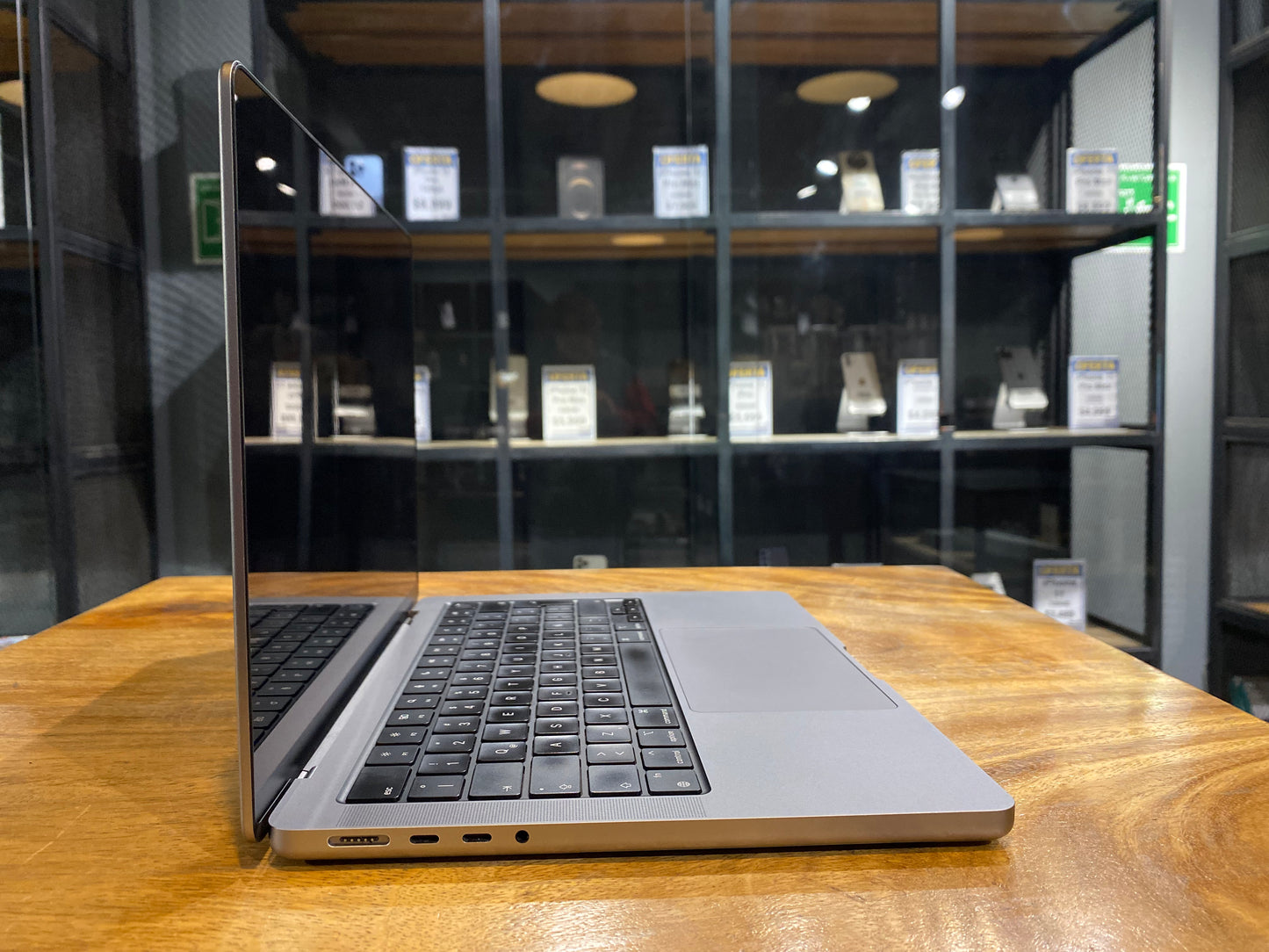 MacBook Pro 14" 2021 M1 Pro 16GB / 1TB (Producto Único)