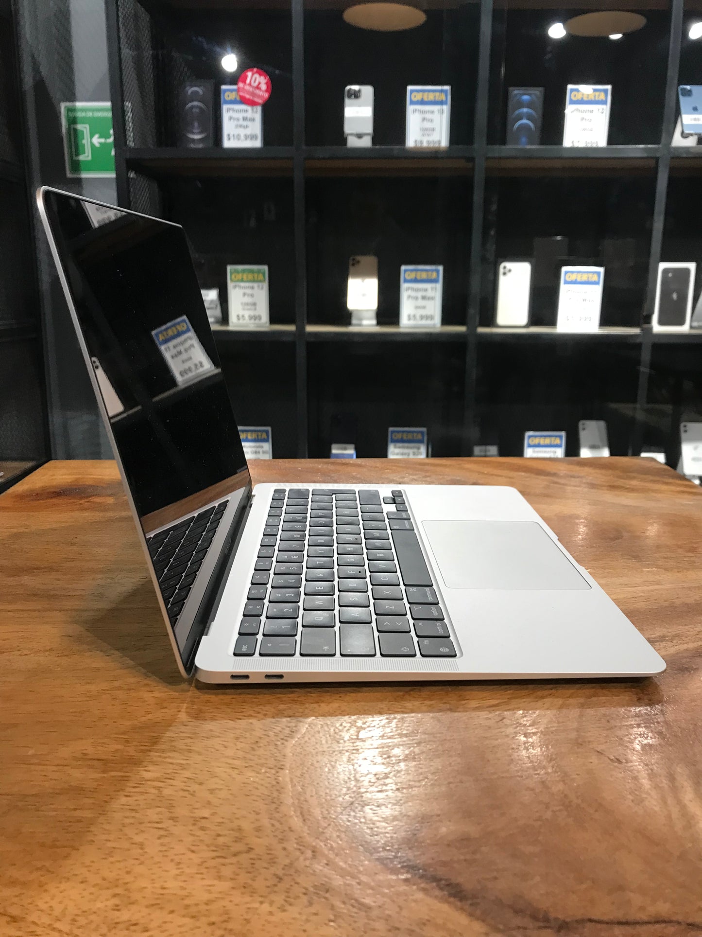 MacBook Air 13" 2020 M1 (Producto Unico)