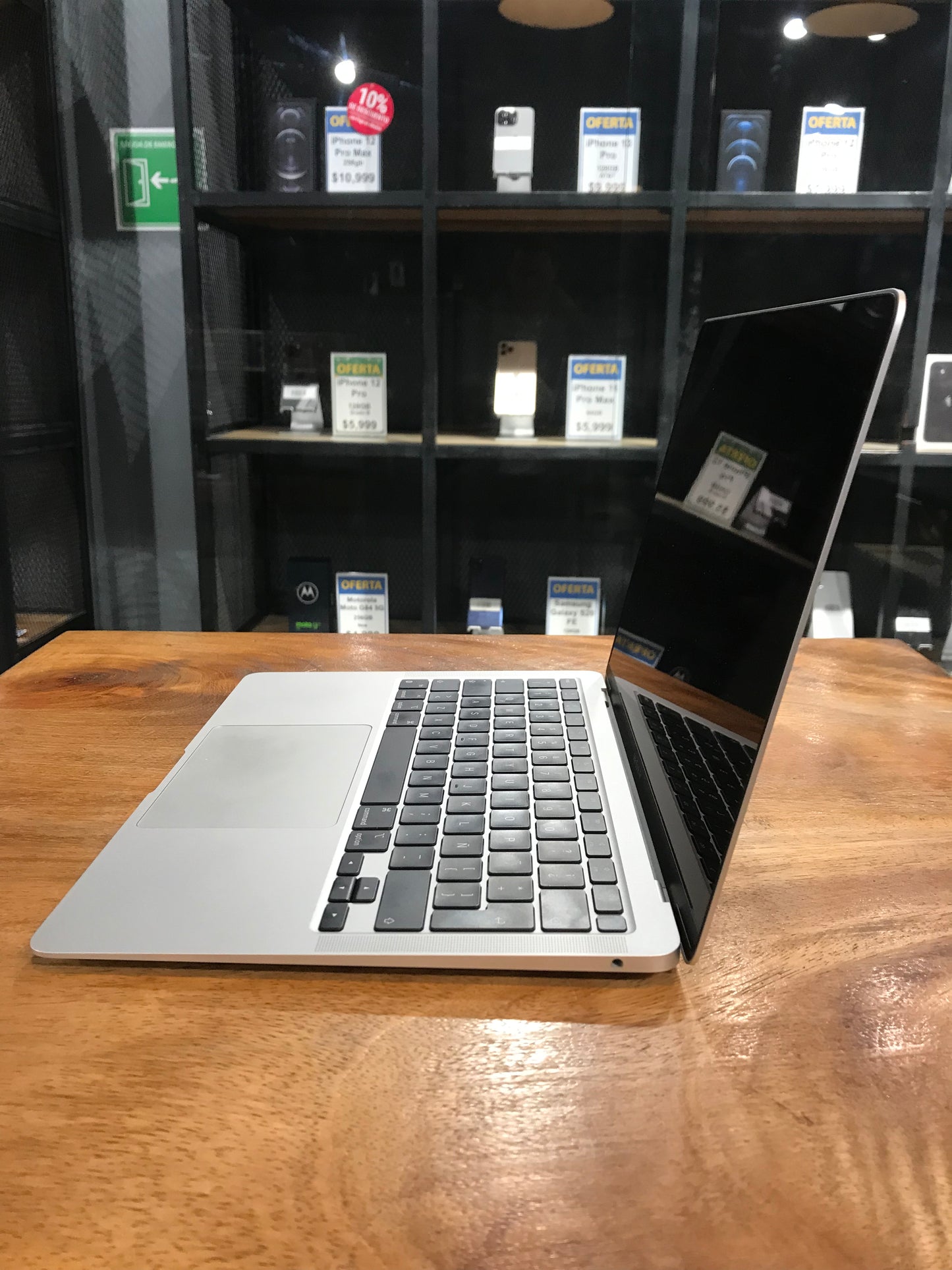 MacBook Air 13" 2020 M1 (Producto Unico)