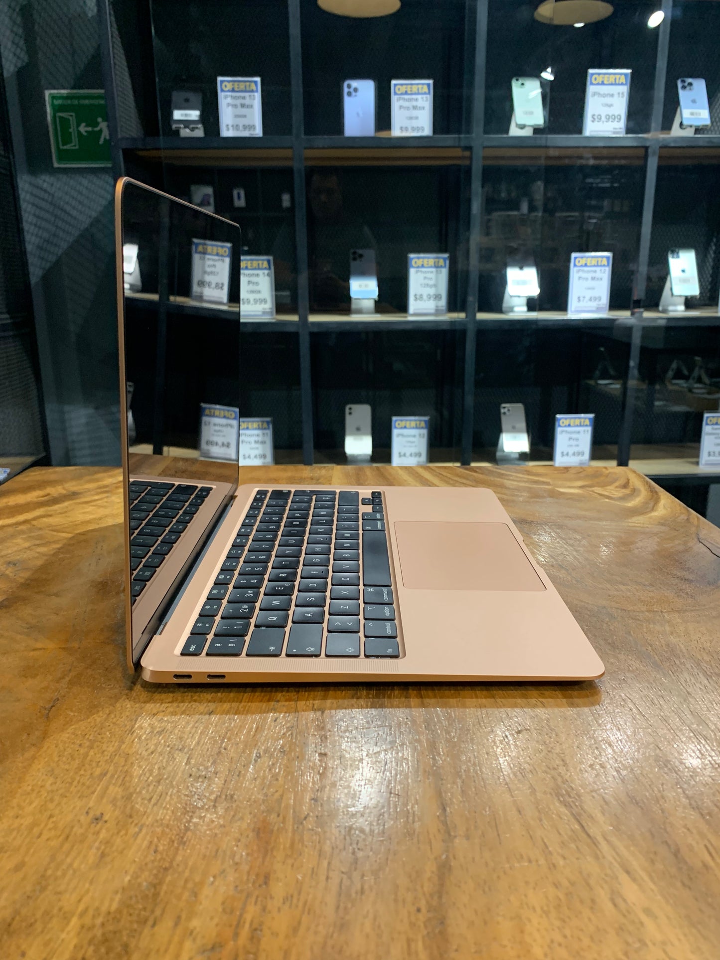 MacBook Air 13" 2020 Retina 256GB (Producto Unico)
