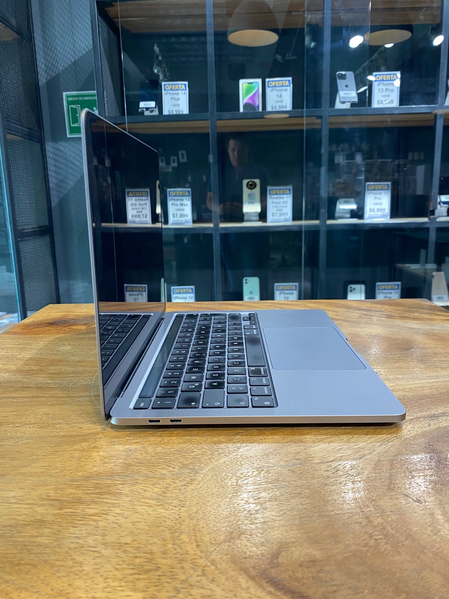 MacBook Pro 13" 2020 M1 256GB (Producto Unico)