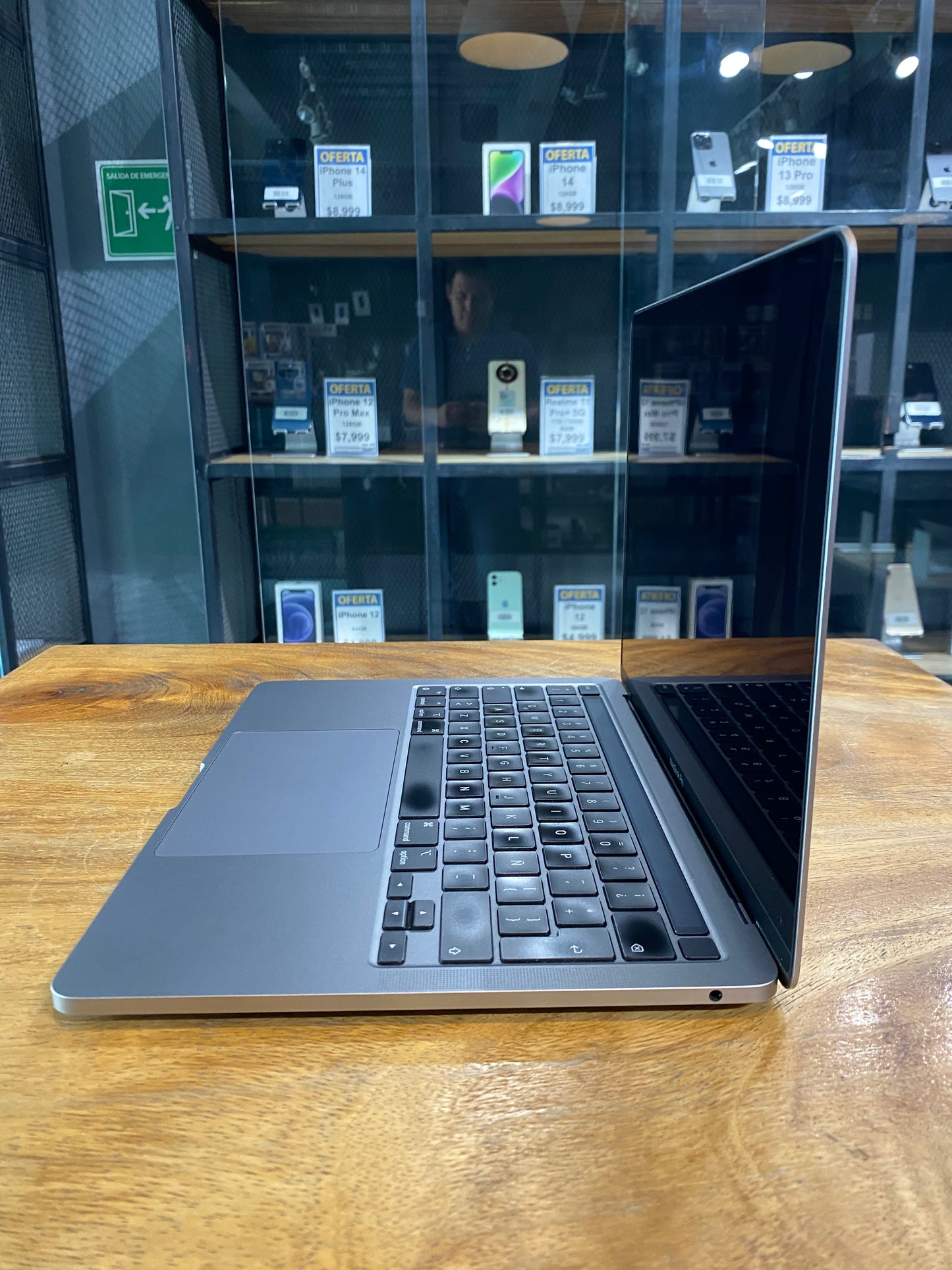 MacBook Pro 13" 2020 M1 256GB (Producto Unico)