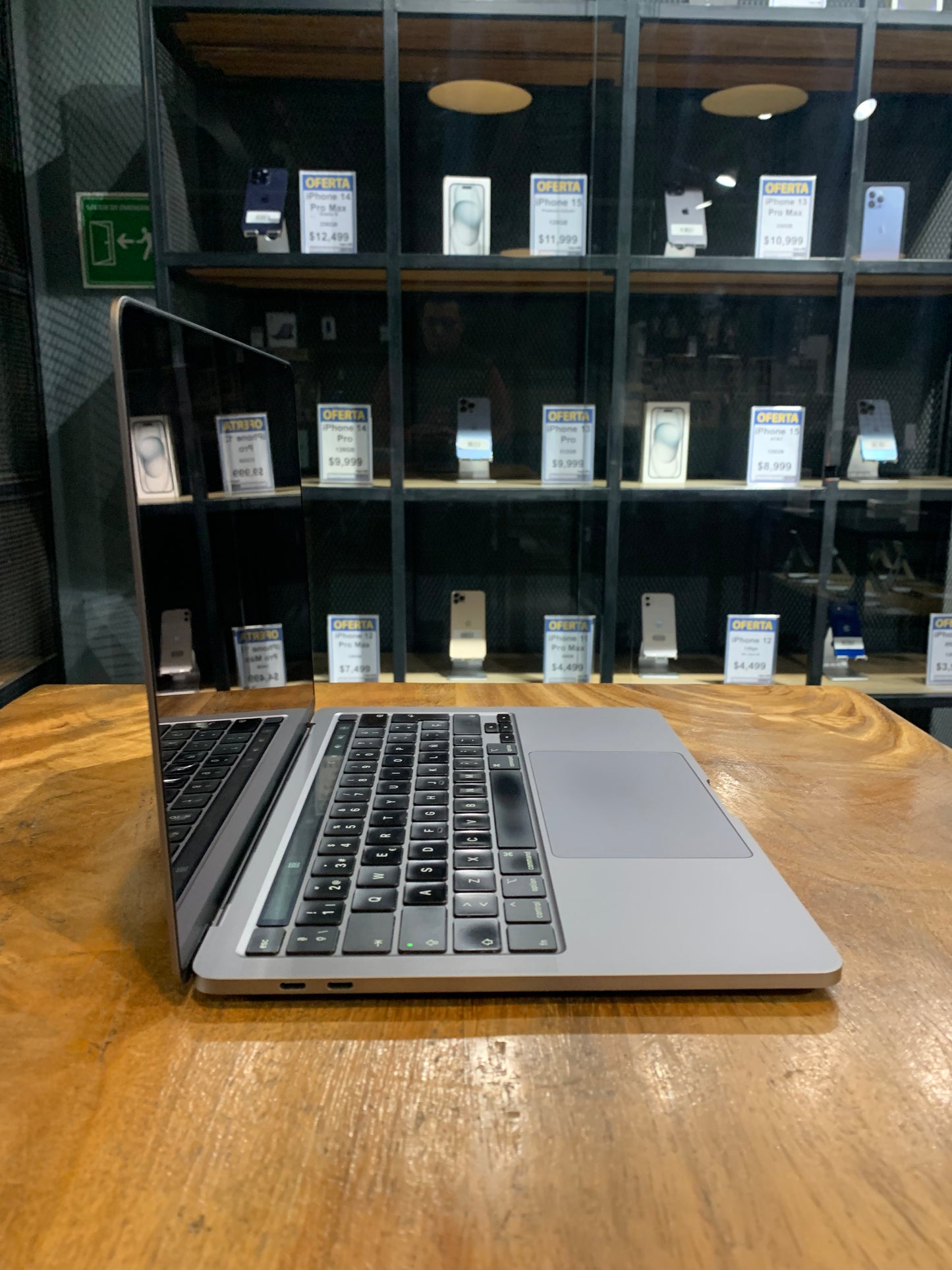 MacBook Pro 13" 2020 256GB (Producto Unico)