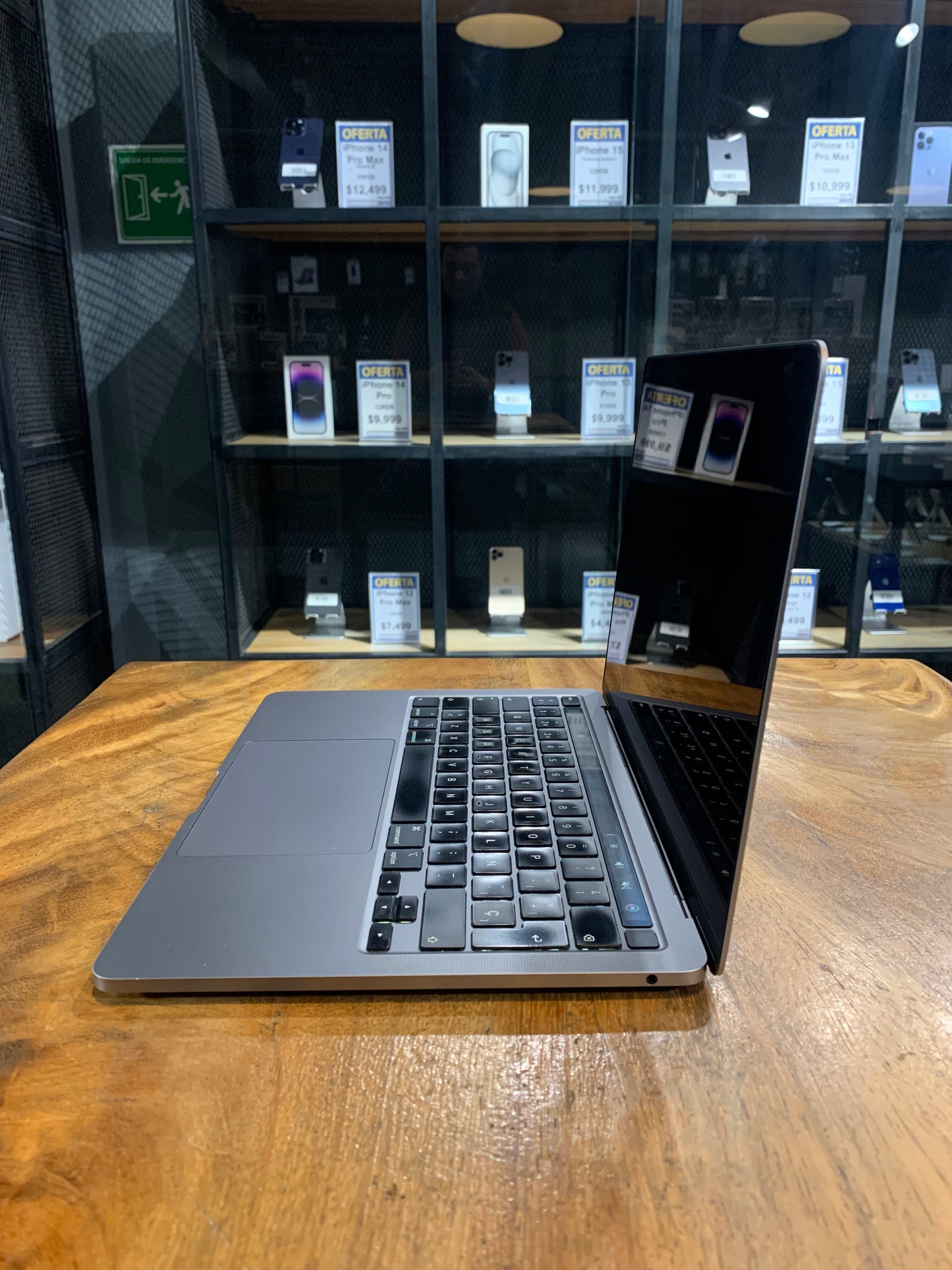 MacBook Pro 13" 2020 256GB (Producto Unico)