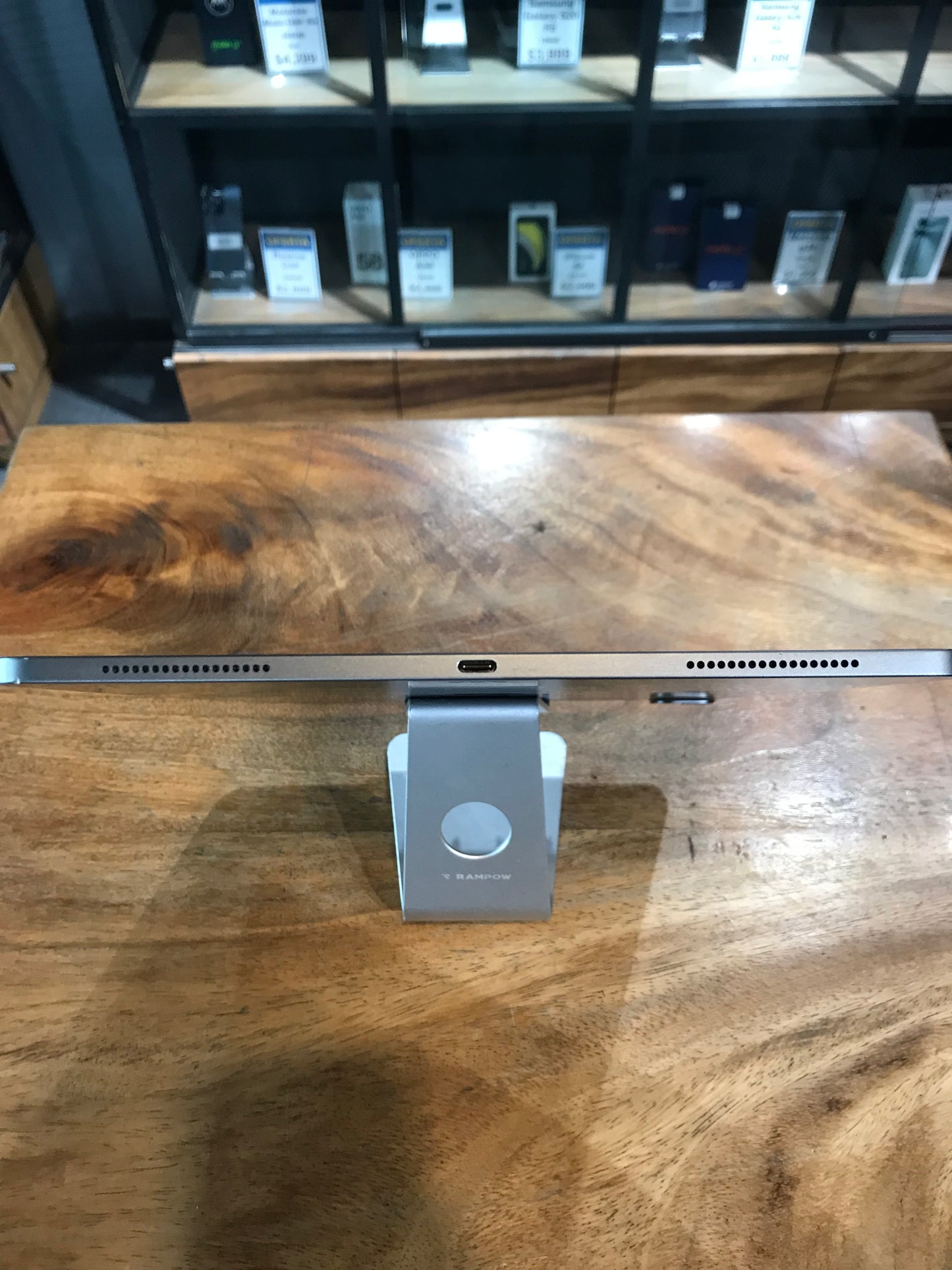 iPad Pro 12.9 4ta Gen 256GB + Magic Keyboard (Producto Unico)
