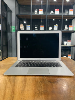 Macbook Air 13" 2017 128GB SSD  8GB RAM (Producto Unico)