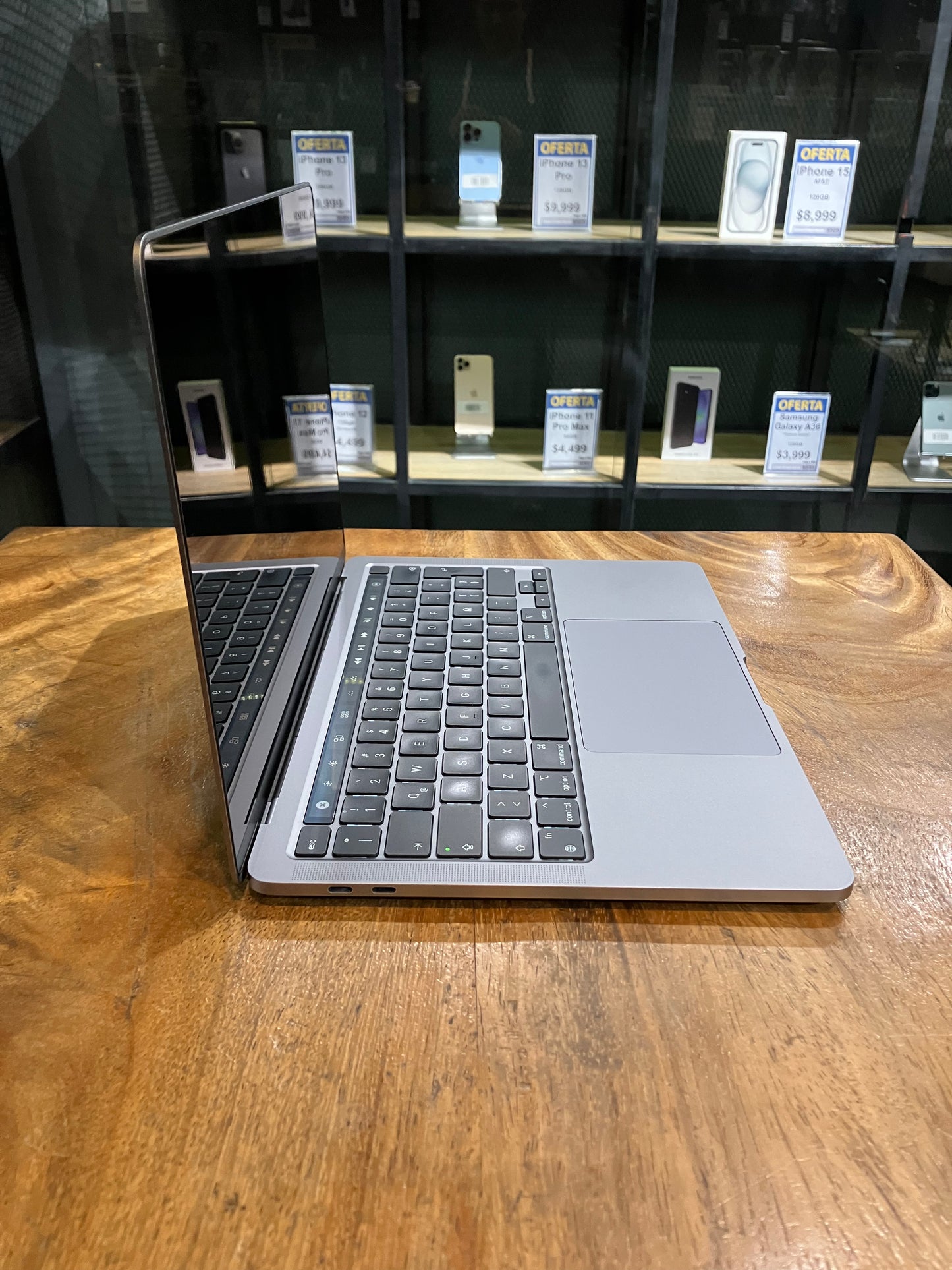 MacBook Pro M2 13" 2022 256GB (Producto Unico)