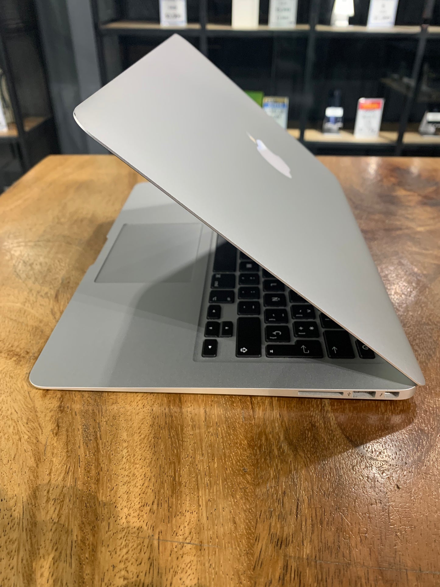 MacBook Air 13" 2015 128GB SSD  (Producto Único)