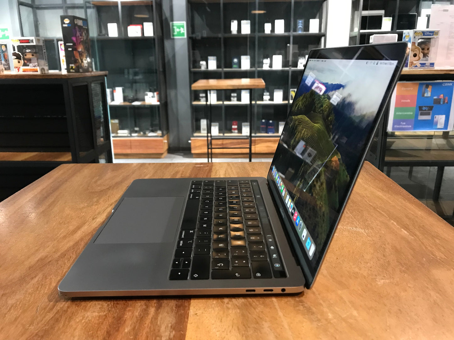 MacBook Pro 13" 2019 16GB RAM/256GB SSD (Producto Unico)