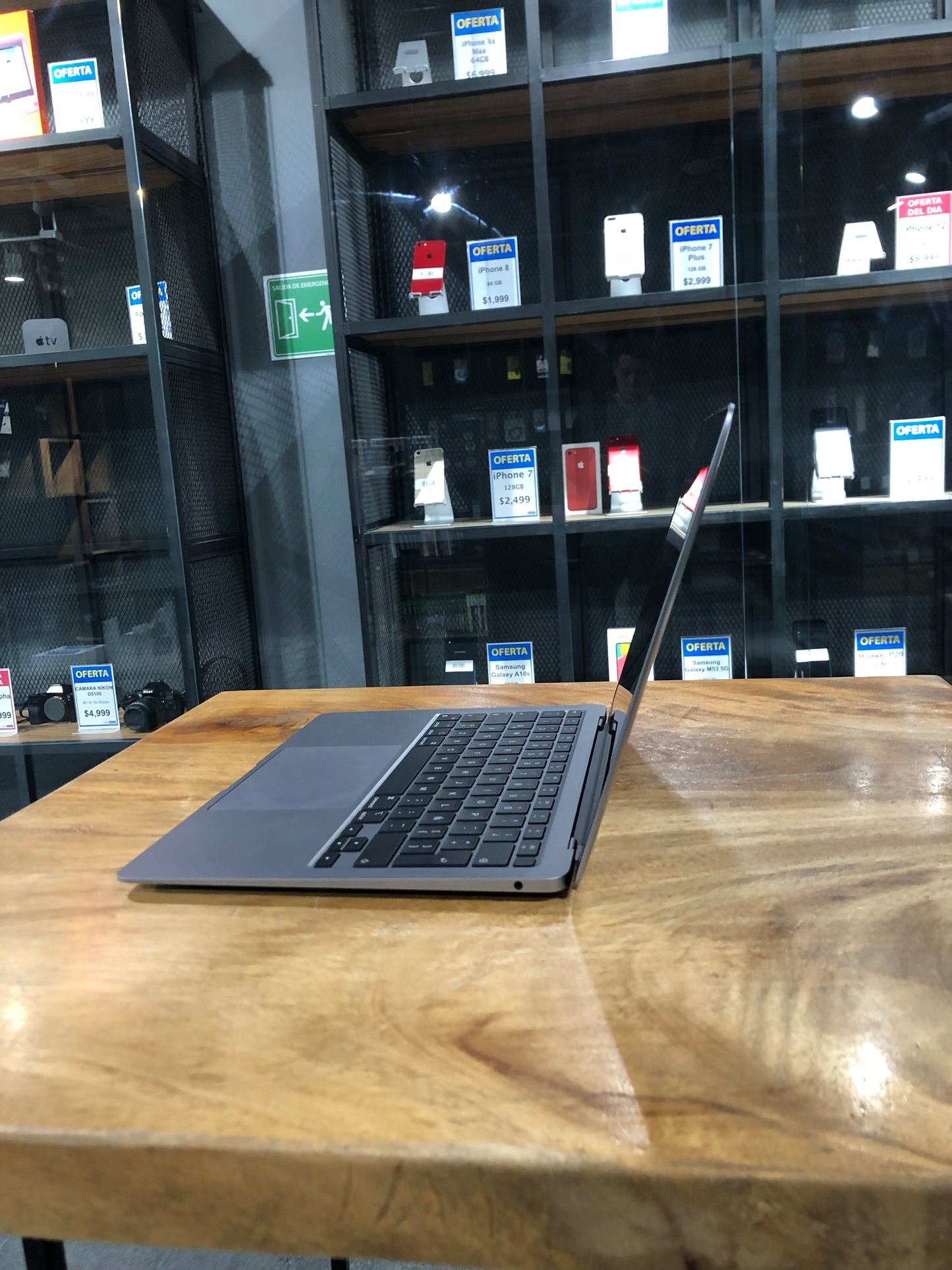 MacBook Air 13" M1 (Producto Unico)