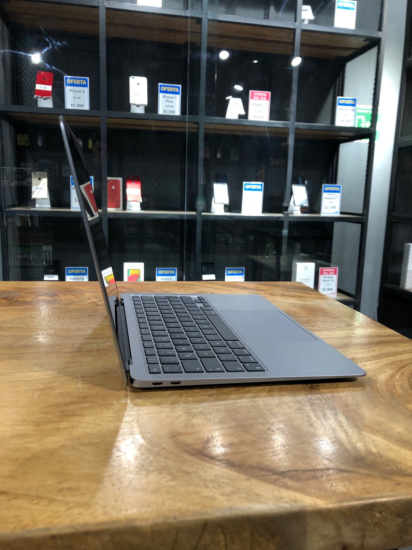MacBook Air 13" M1 (Producto Unico)