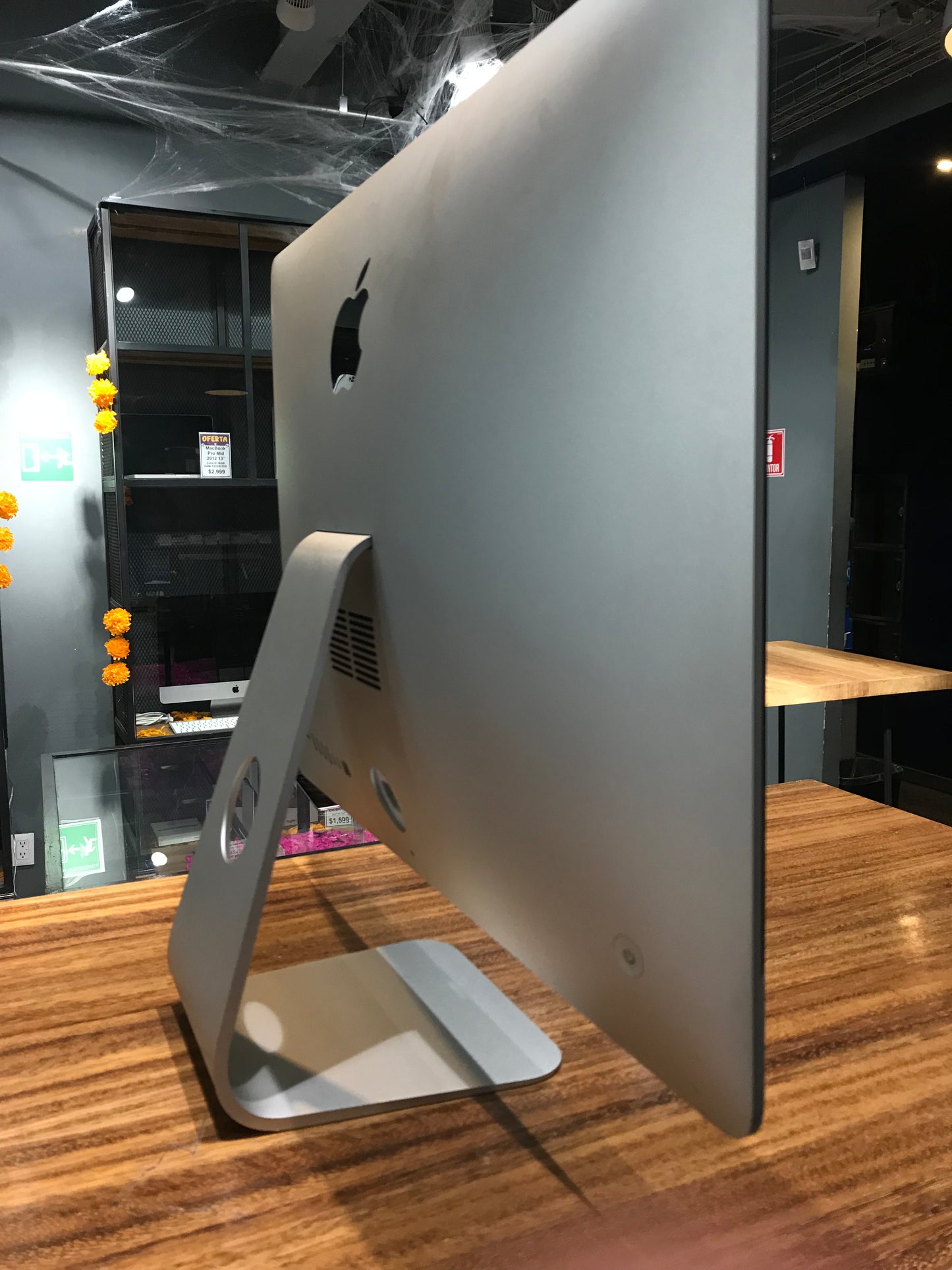 iMac 21.5" 2019 Retina 4K 8GB RAM/1TB HDD (Producto Unico)