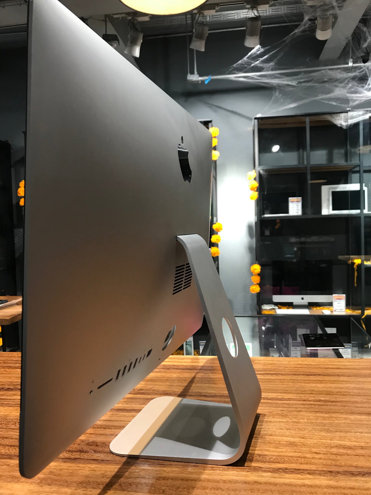 iMac 21.5" 2019 Retina 4K 8GB RAM/1TB HDD (Producto Unico)