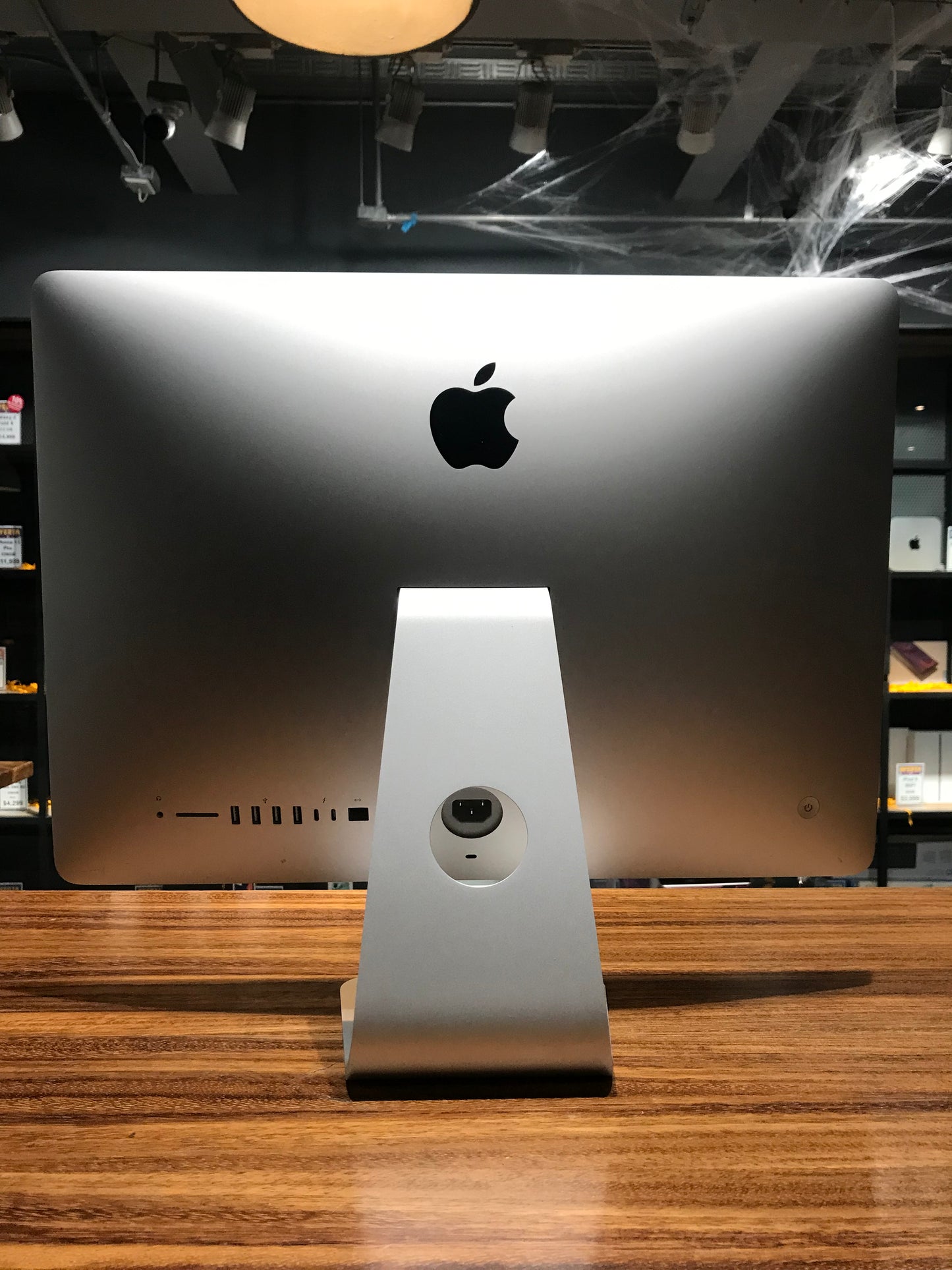 iMac 21.5" 2019 Retina 4K 8GB RAM/1TB HDD (Producto Unico)