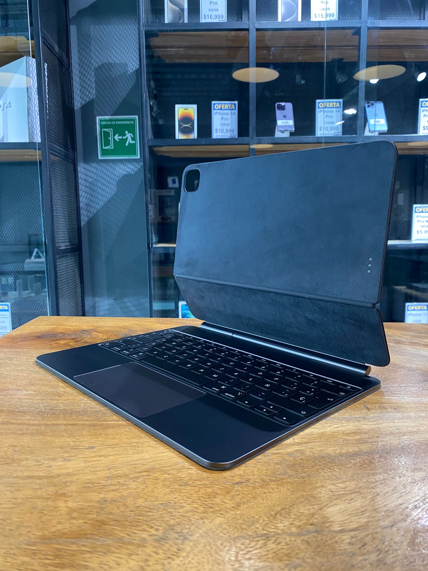 Apple Magic Keyboard para iPad Pro 13" (Producto Unico)