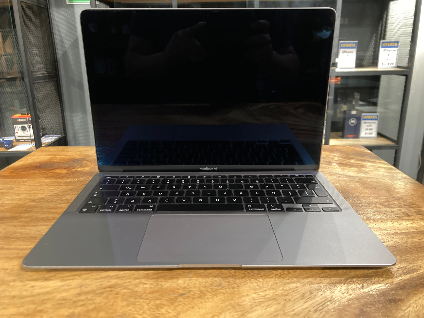 MacBook Air 13" M1 2020 (Producto Único)