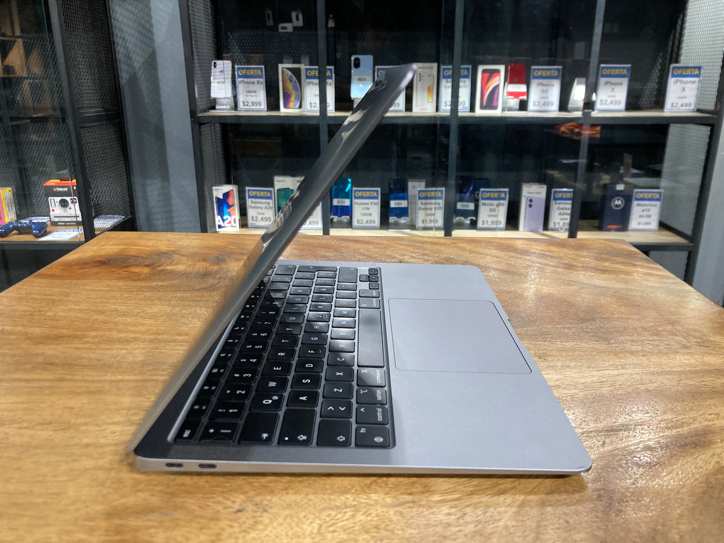 MacBook Air 13" M1 2020 (Producto Único)